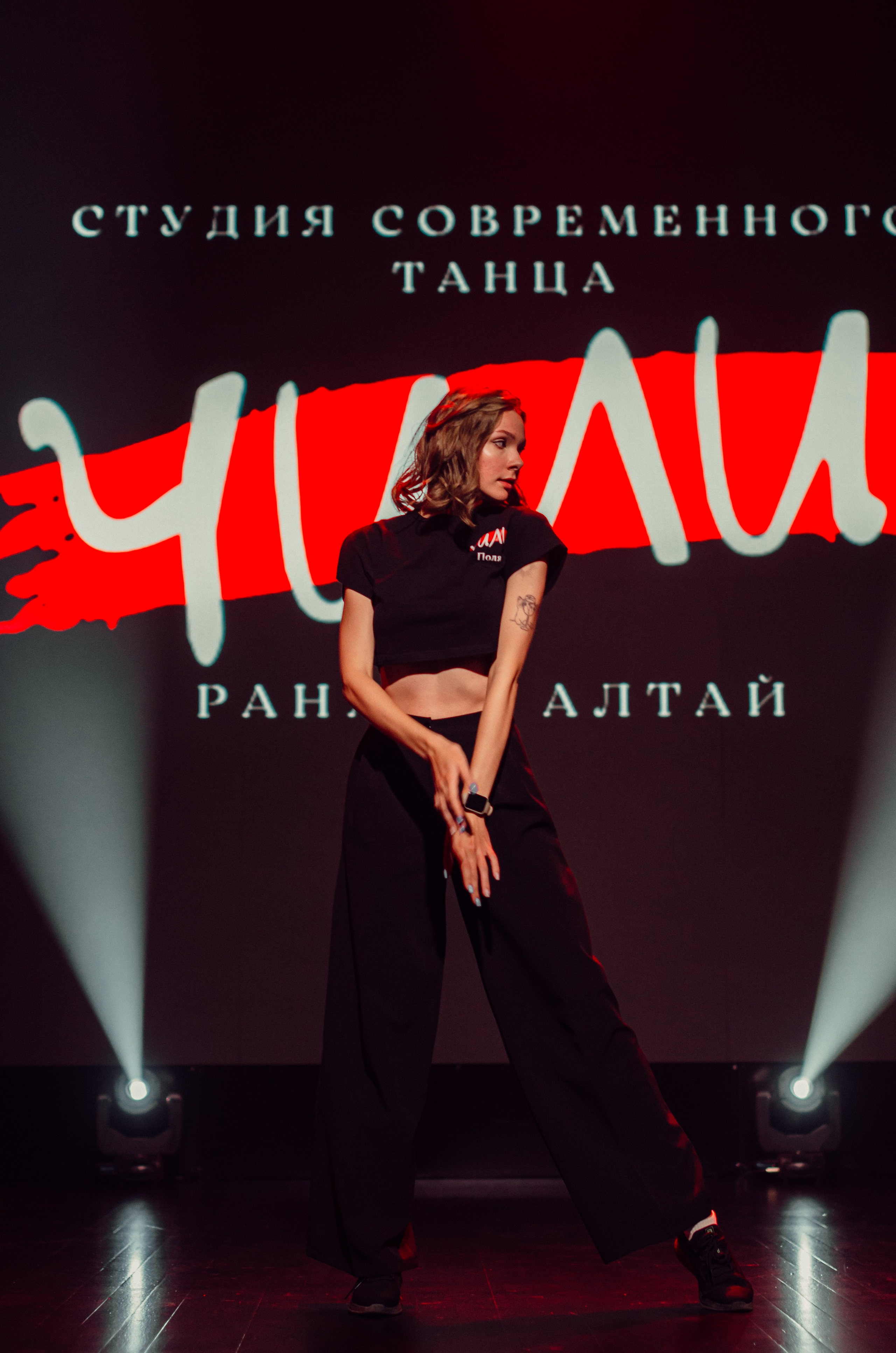 Групповая фотосъемка танцевального коллектива. Денисова Аля — фотограф для парных съемок и индивидуальных историй в Барнауле