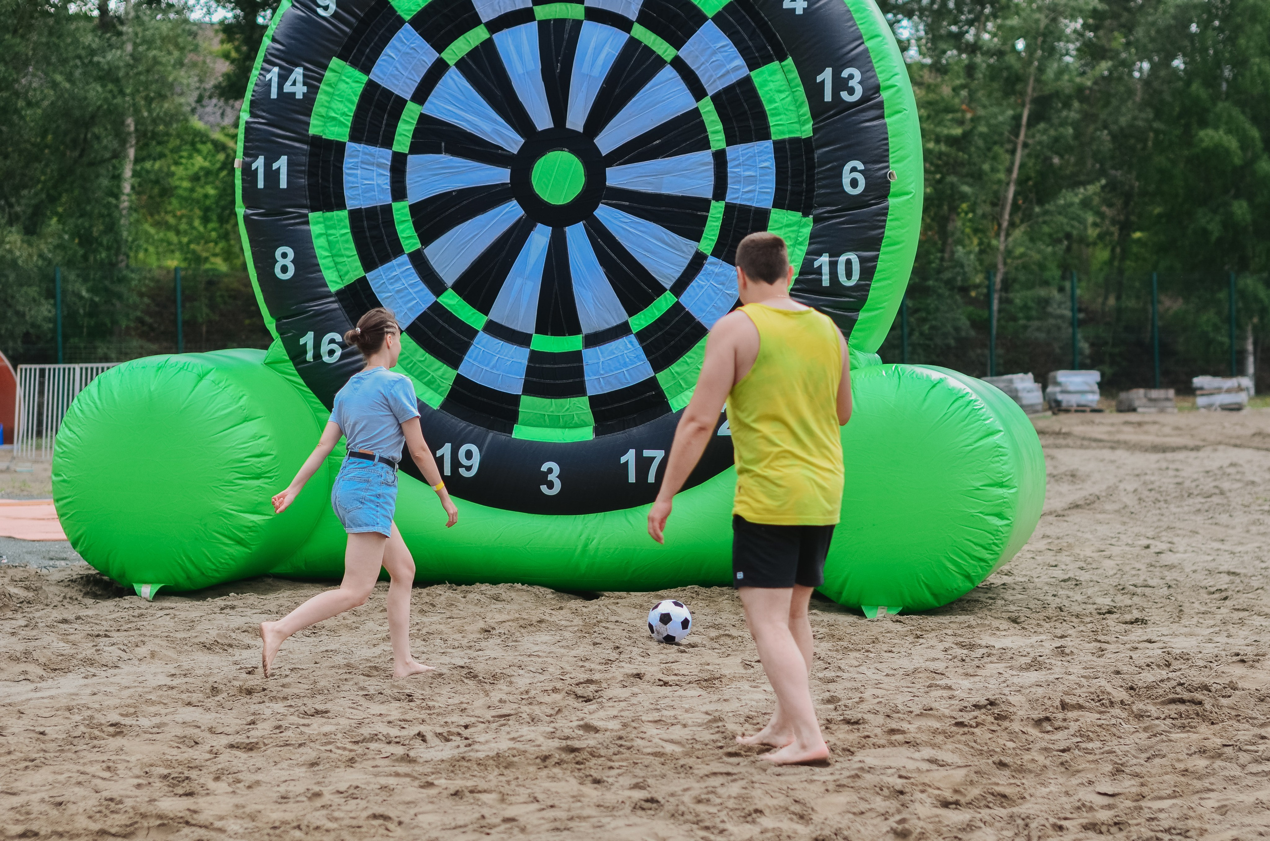 Фестиваль «Грань» 2025. Спортивная площадка. Денисова Аля — фотограф для парных съемок и индивидуальных историй в Барнауле