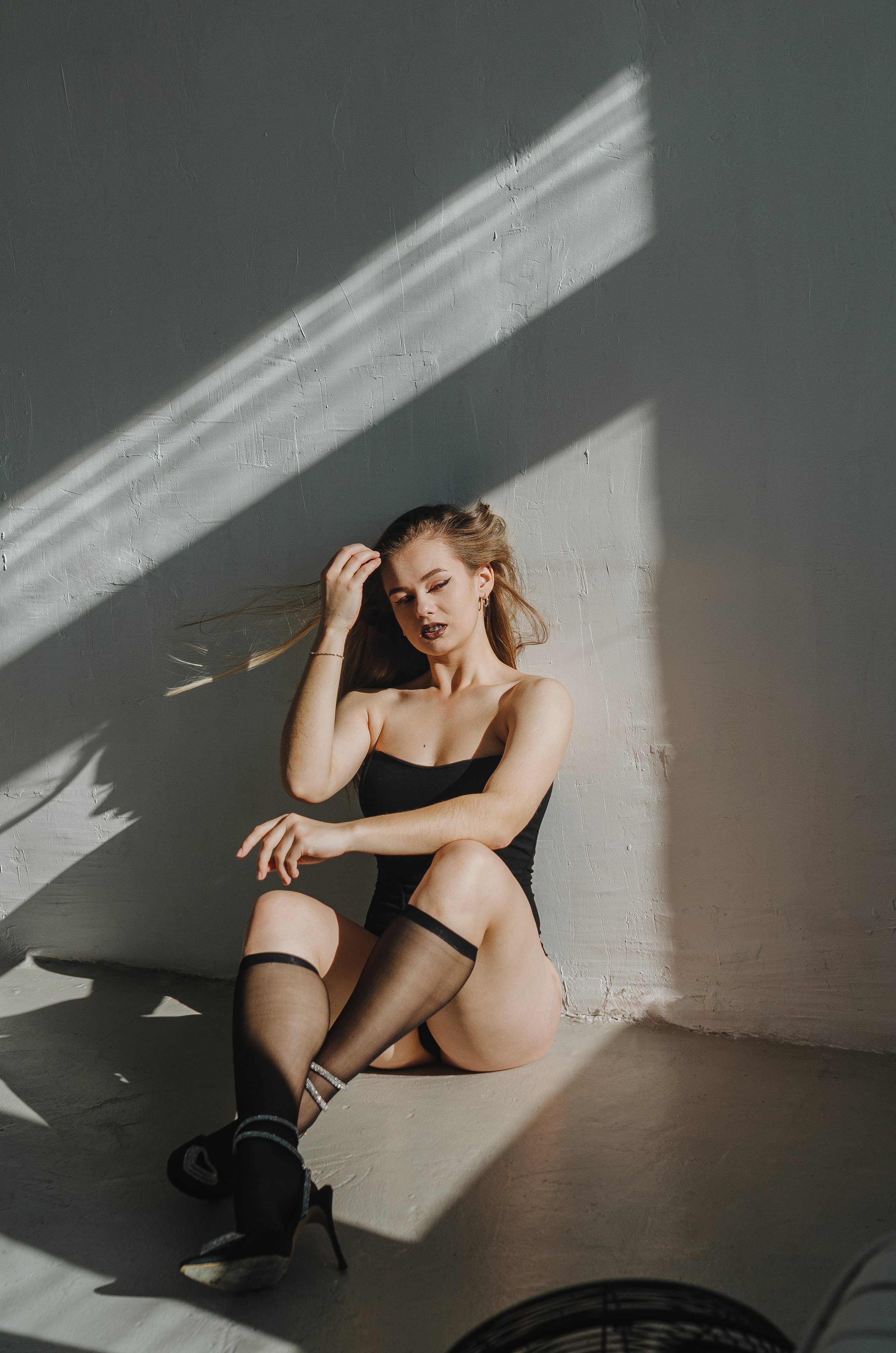 Женская фотосессия в стиле минимализм. Денисова Аля — фотограф для парных съемок и индивидуальных историй в Барнауле