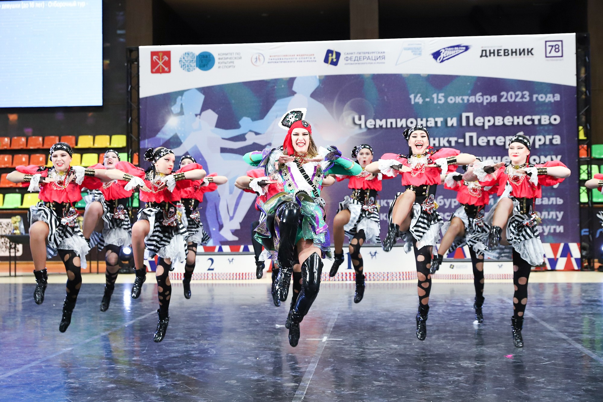 Чемпионат и Первенство Санкт-Петербурга по акробатическому рок-н-роллу. Фотограф Дарья Попова