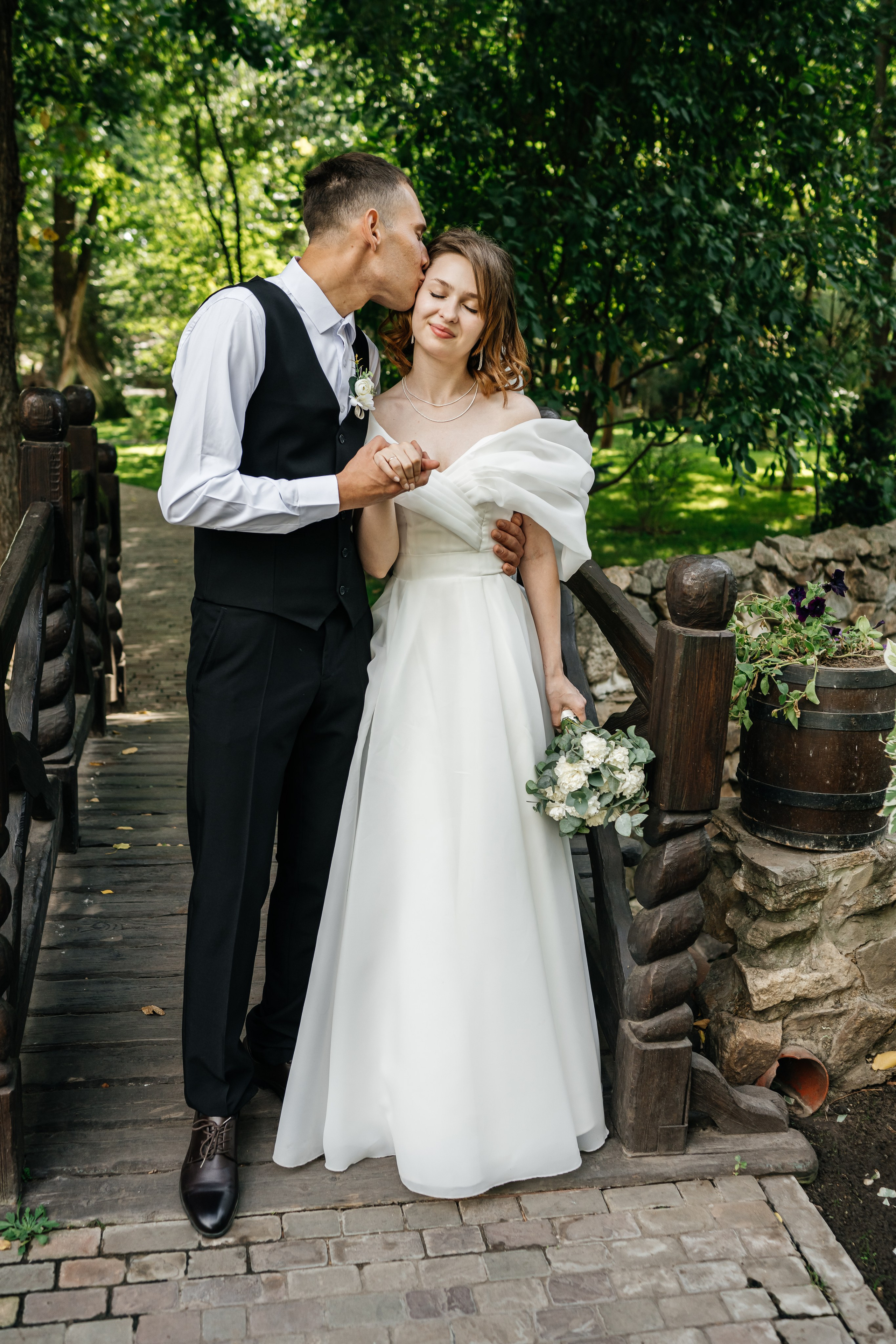 Свадебная прогулка в парке Лога. Фотограф в Каменске-Шахтинском Ольга Сагал