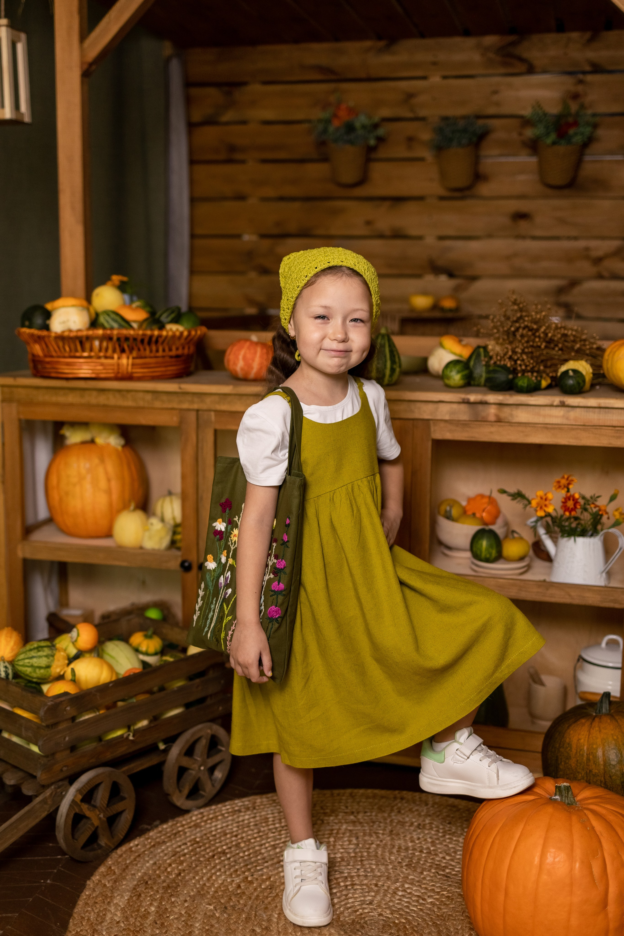 Настена с тыковками. Семейный и детский фотограф Оля в Тюмени