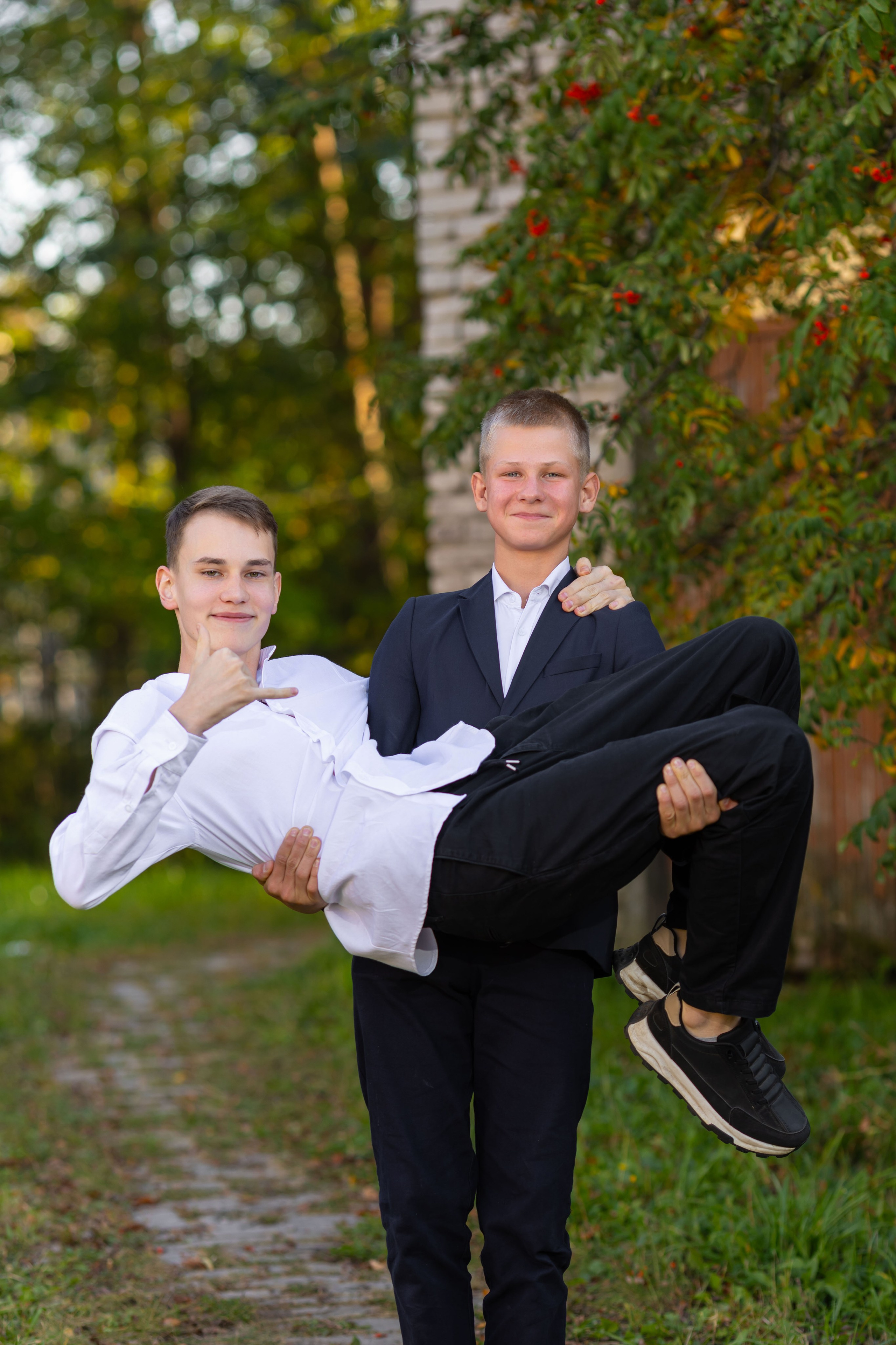 Осенняя фотосессия у школы с учителем. Семейный и детский фотограф Анна Петракова