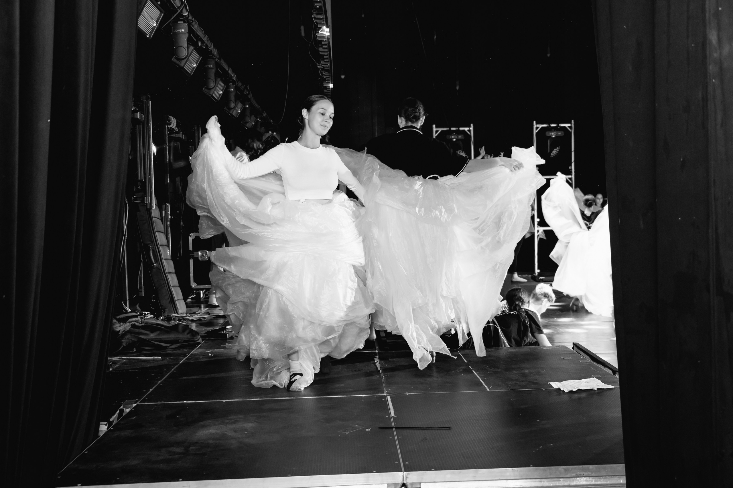 Backstage. Занимаюсь профессиональной фотографией и живу рядом с Байкалом. Работаю в разных жанрах