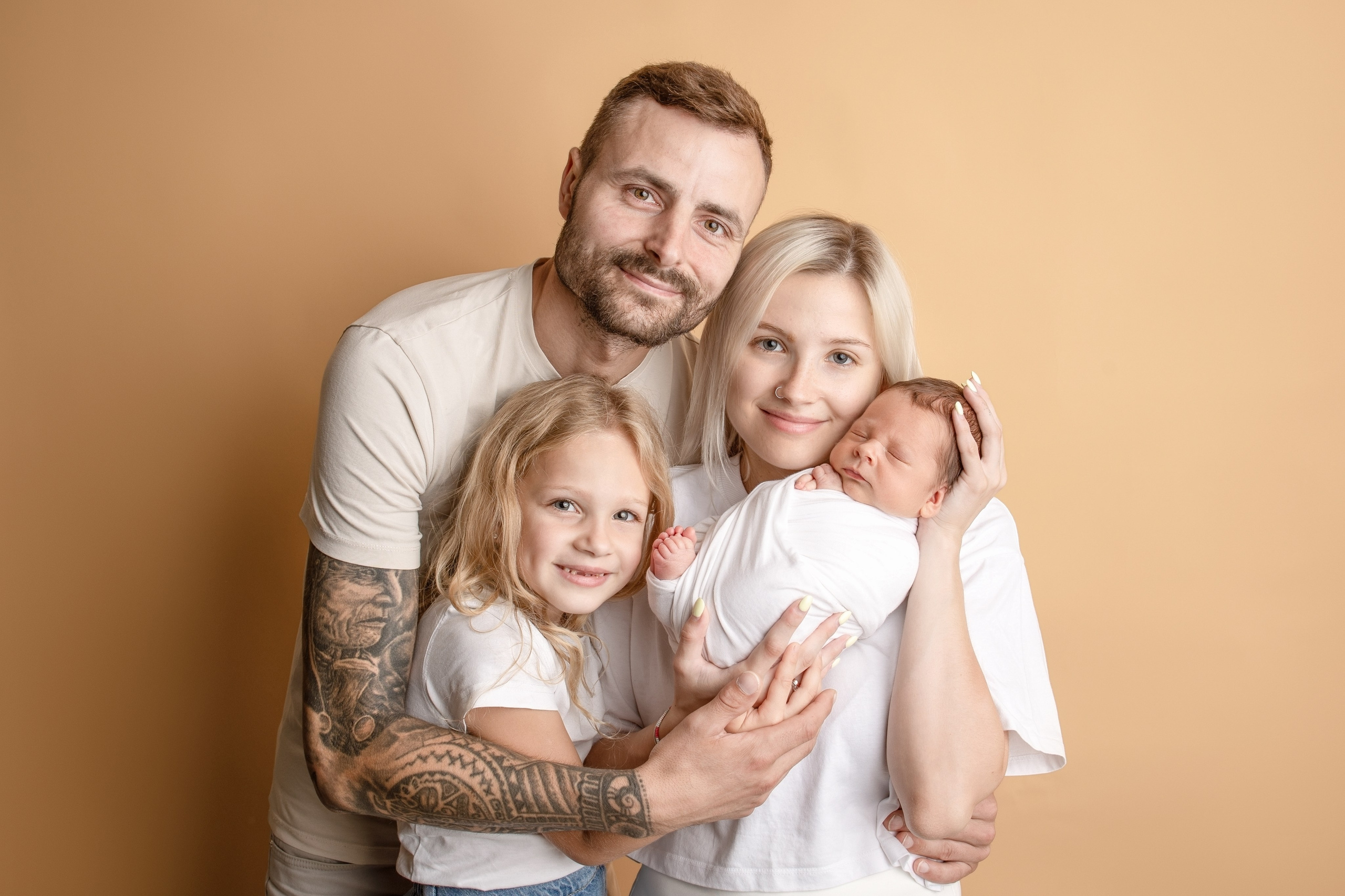 Семейные. Фотограф новорождённых Минск — стоимость newborn фотосессии в Минске