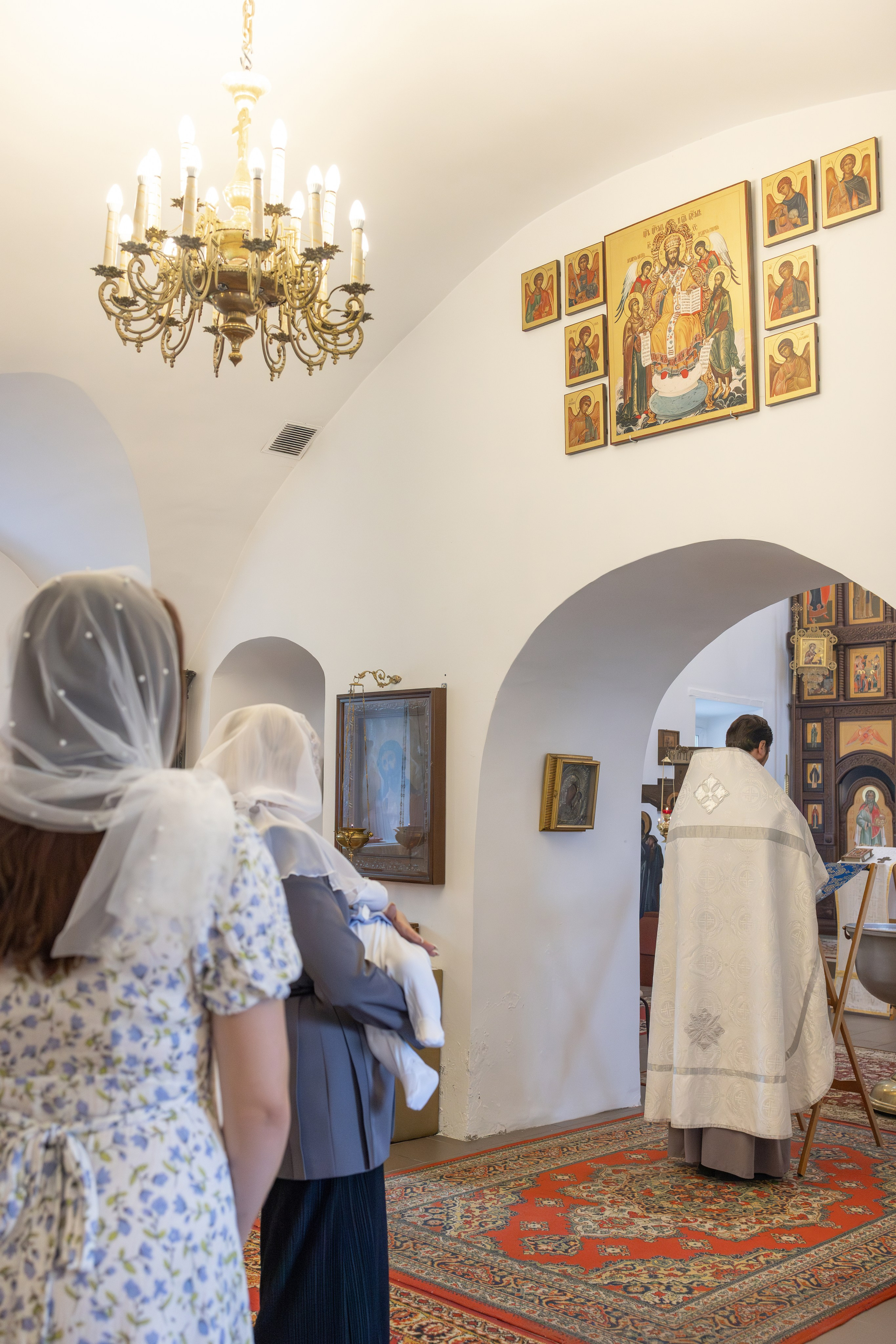 Таинство Крещения Степана в храме Воскресения Христова, с. Трубино (Калужская обл.). Надежда Стар семейный и церковный фотограф в Жукове и Калужской области