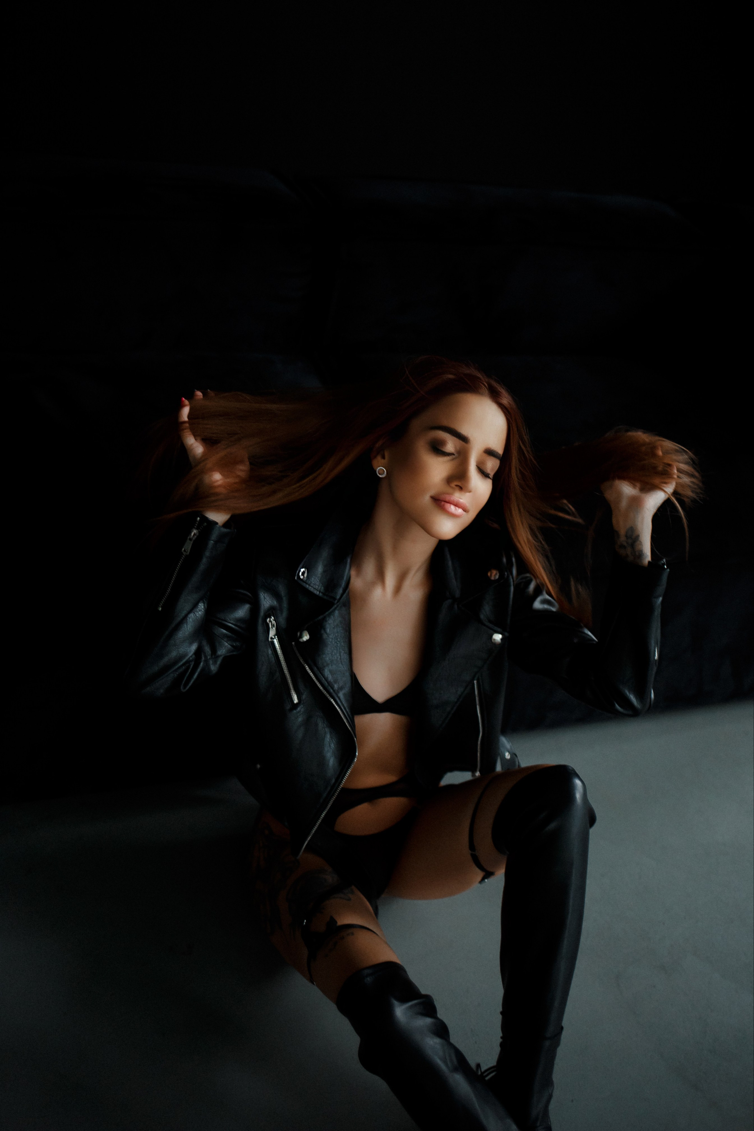 Женский портрет. Низкий ключ. Женский фотограф в Саратове Анастасия Вишневская