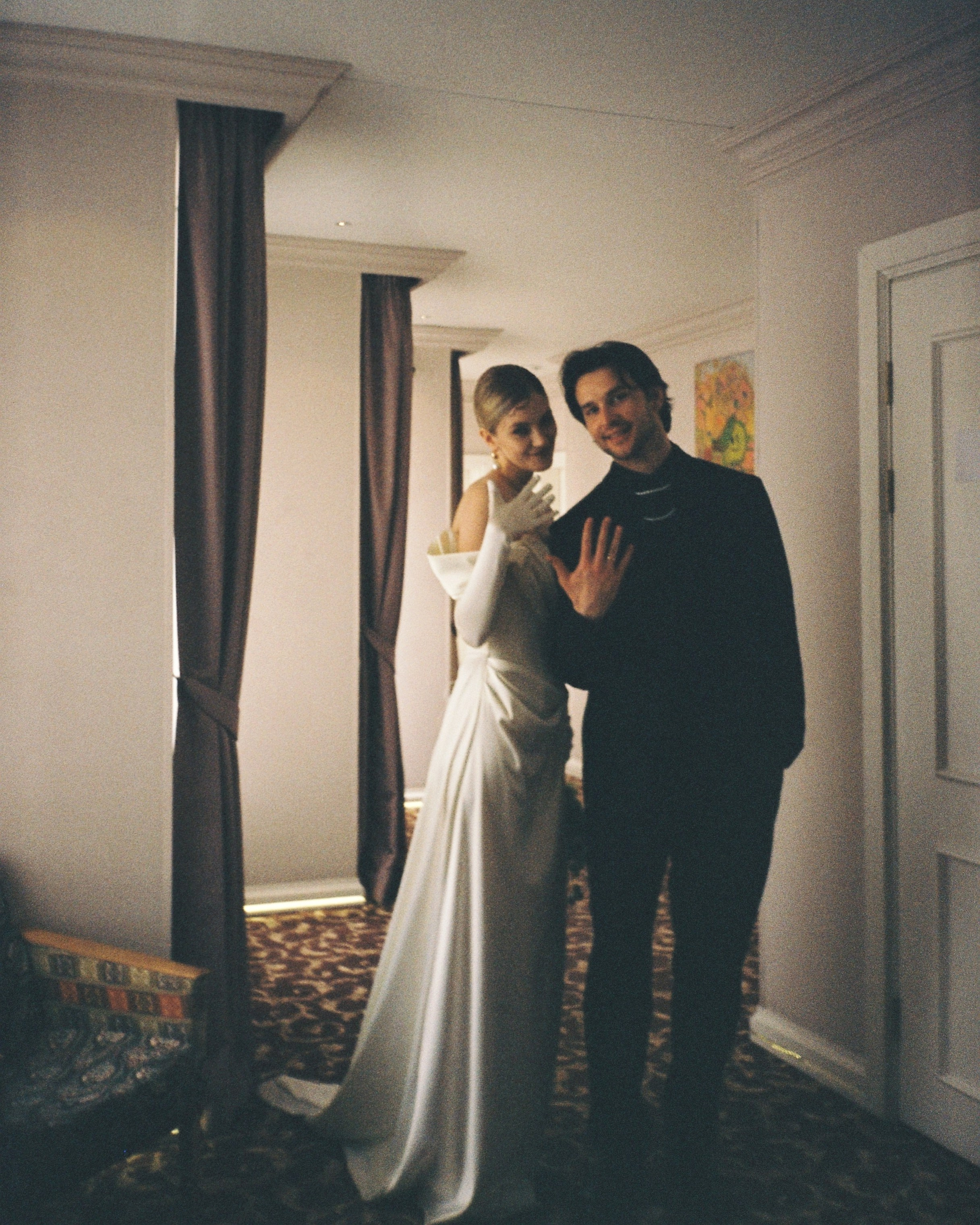 Стас и Оля, свадебное лавстори в отеле Marco Polo. Пленочные и цифровые кадры. Свадебный и портретный фотограф в Москве Кристина Золотова