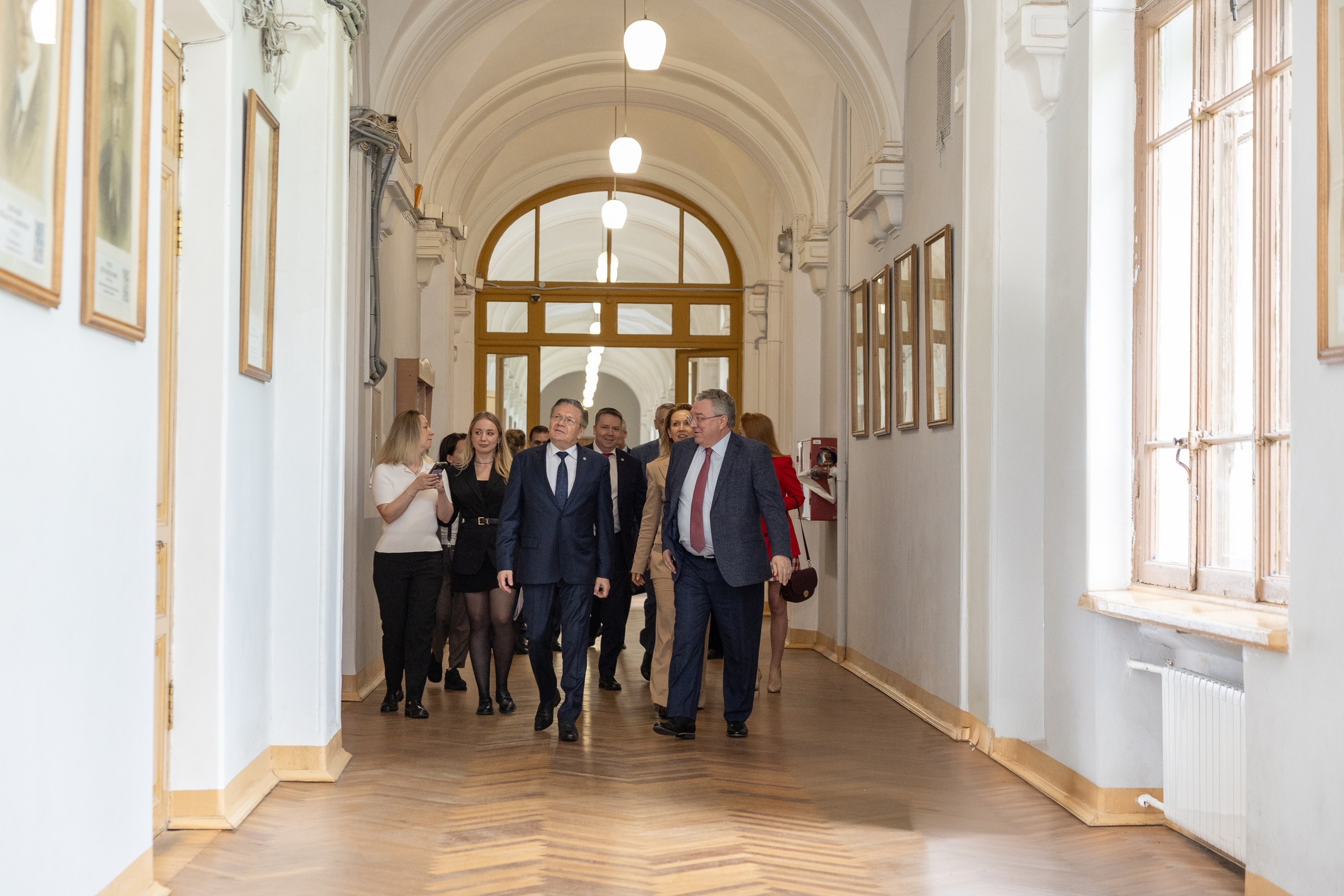 Вручение мантии Алексею Лихачёву. Cup of Bib