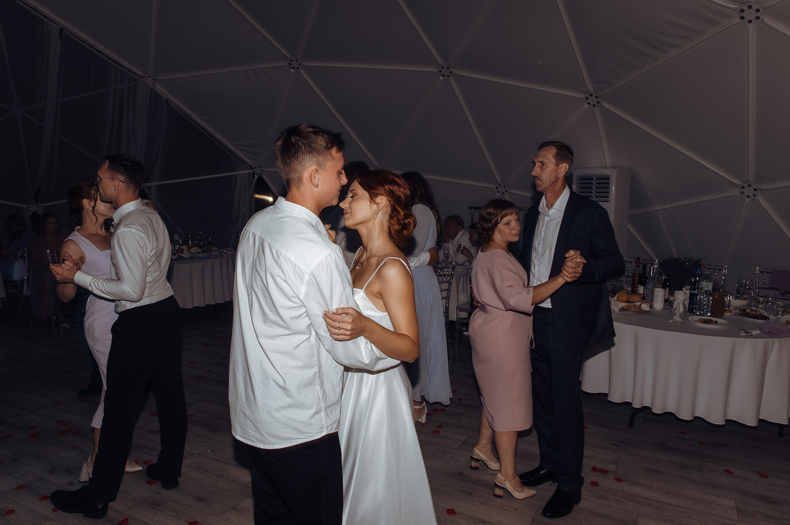 Семейный и дружелюбный свадебный день Людмилы и Сергея. Свадебный фотограф в Ярославле Денис Медоваров