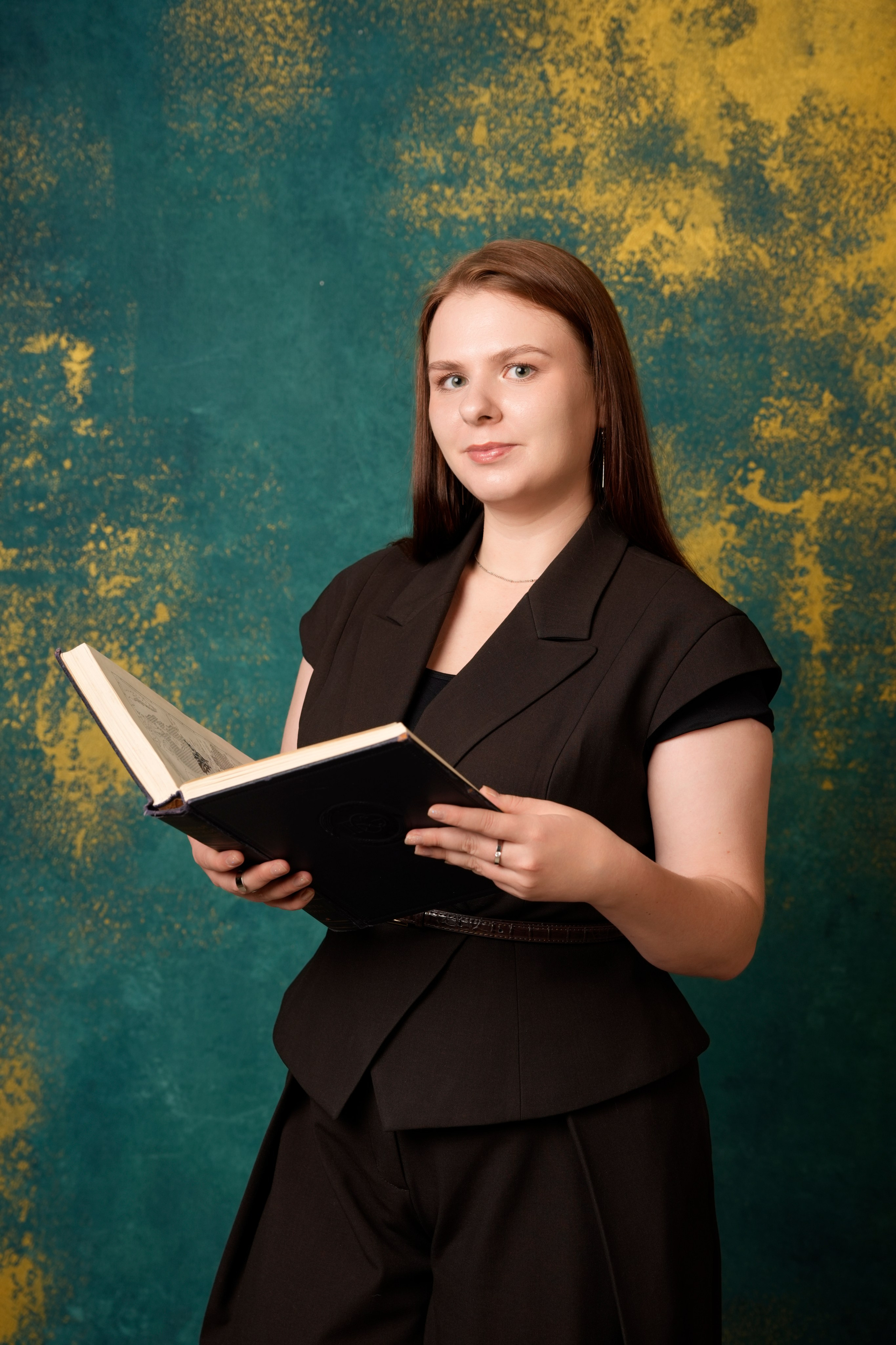 Портреты на цветном фоне. Фотограф-эстет