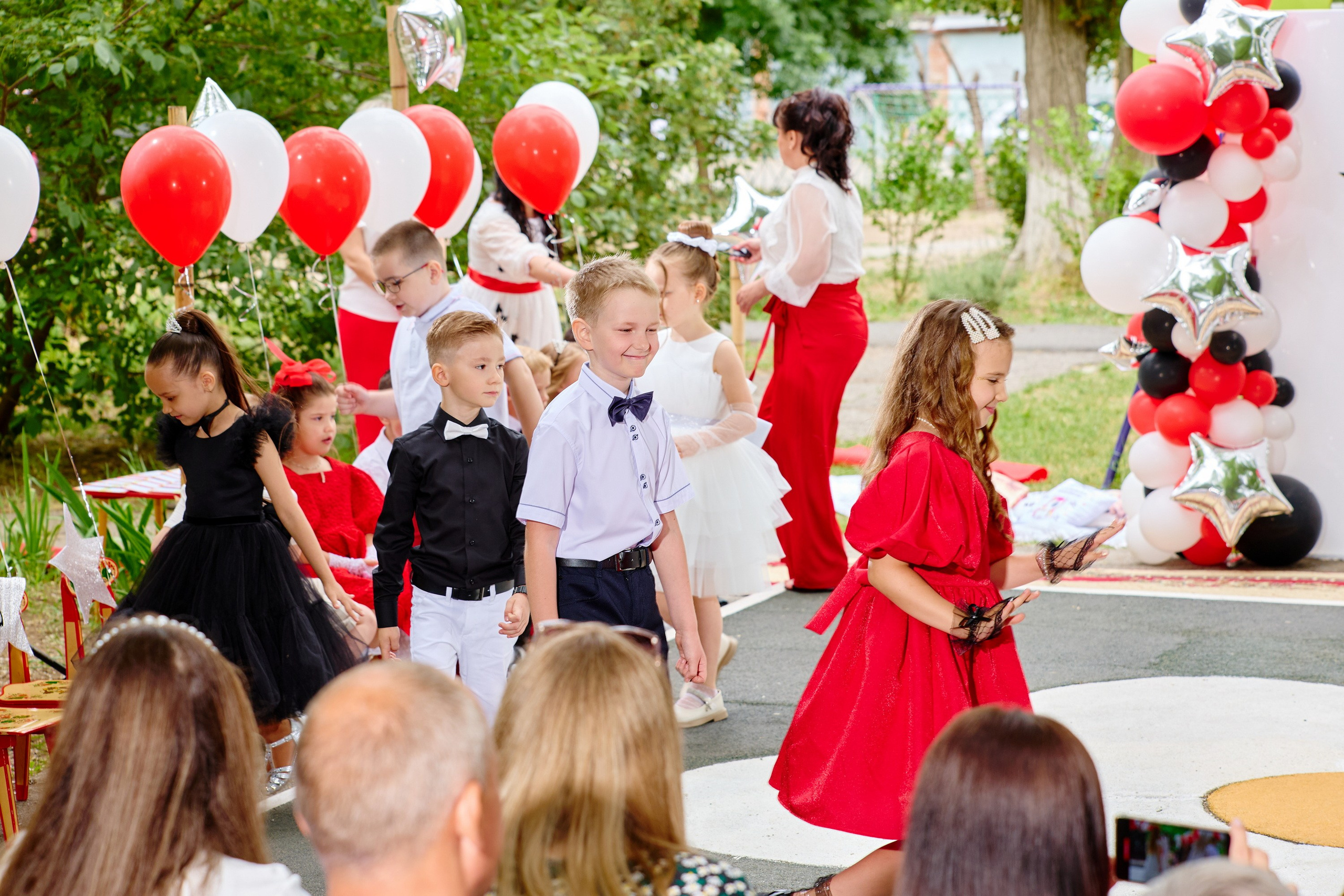 Выпускной 45 сад. Фотограф Выпускные альбомы Таганрог Сергей Коробченко