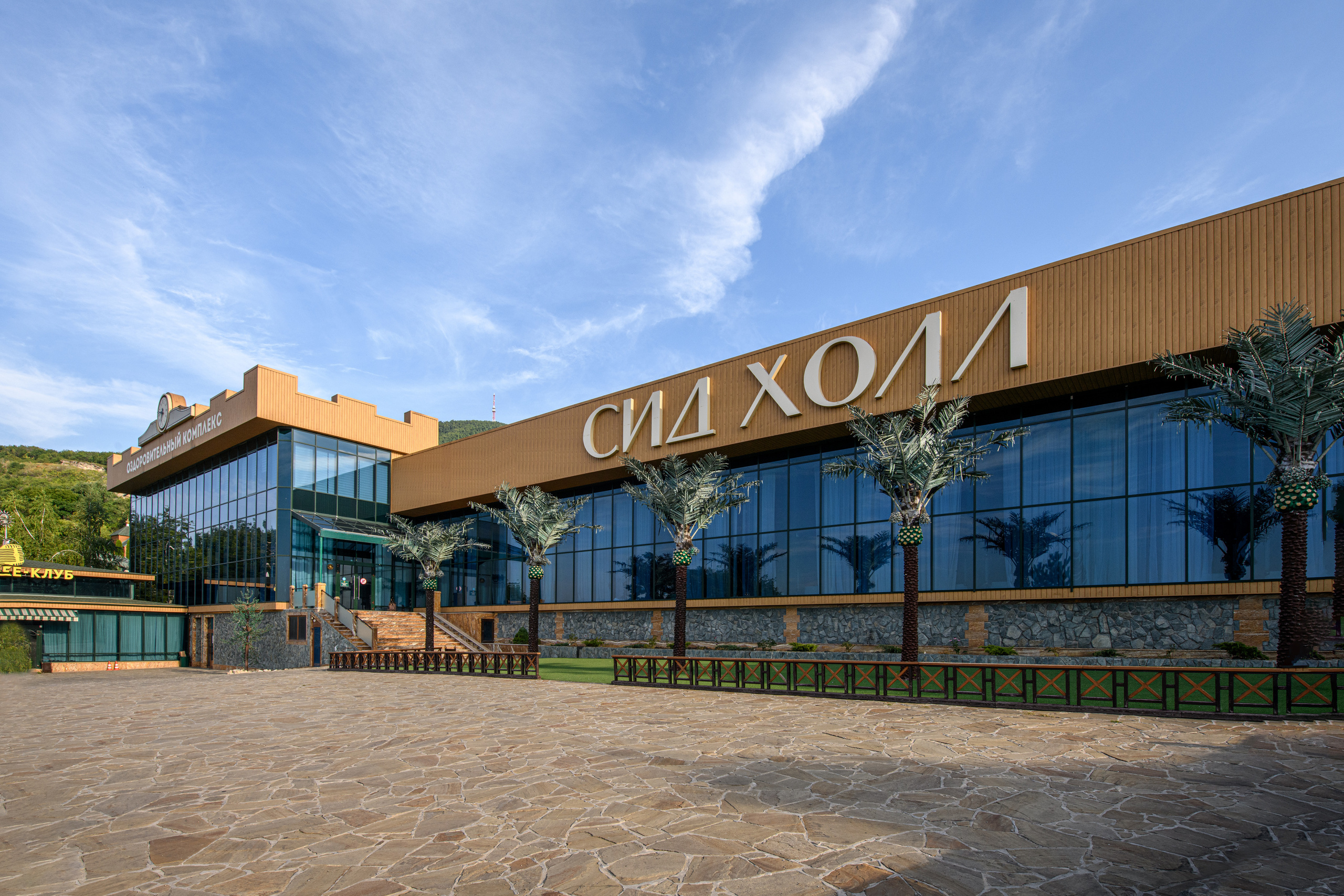 Стеклянные фасады зданий. Профессиональная фотосъемка. Ростов-на-Дону