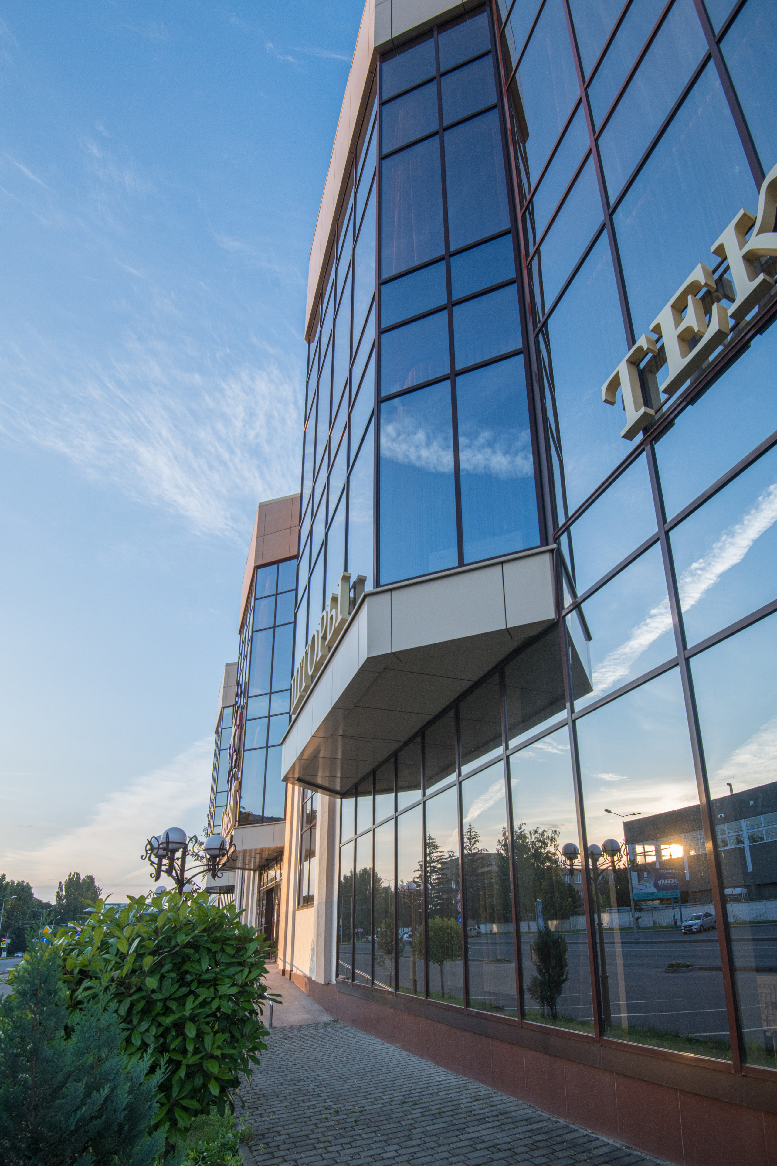 Стеклянные фасады зданий. Профессиональная фотосъемка. Ростов-на-Дону