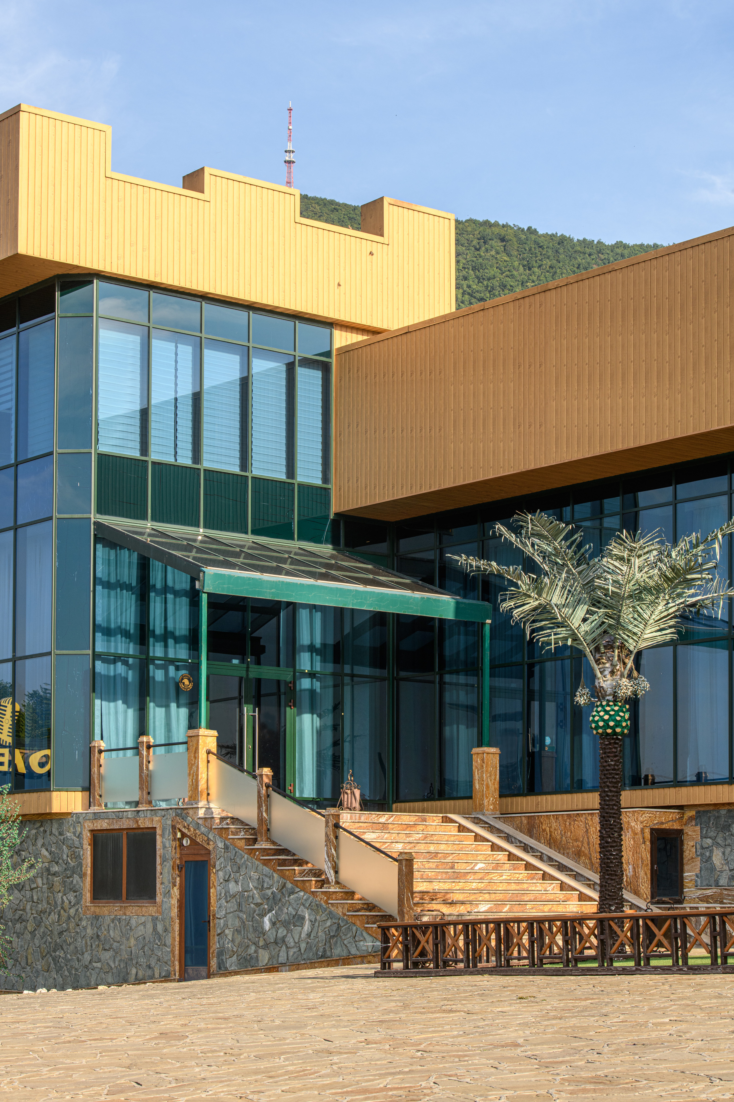 Стеклянные фасады зданий. Профессиональная фотосъемка. Ростов-на-Дону