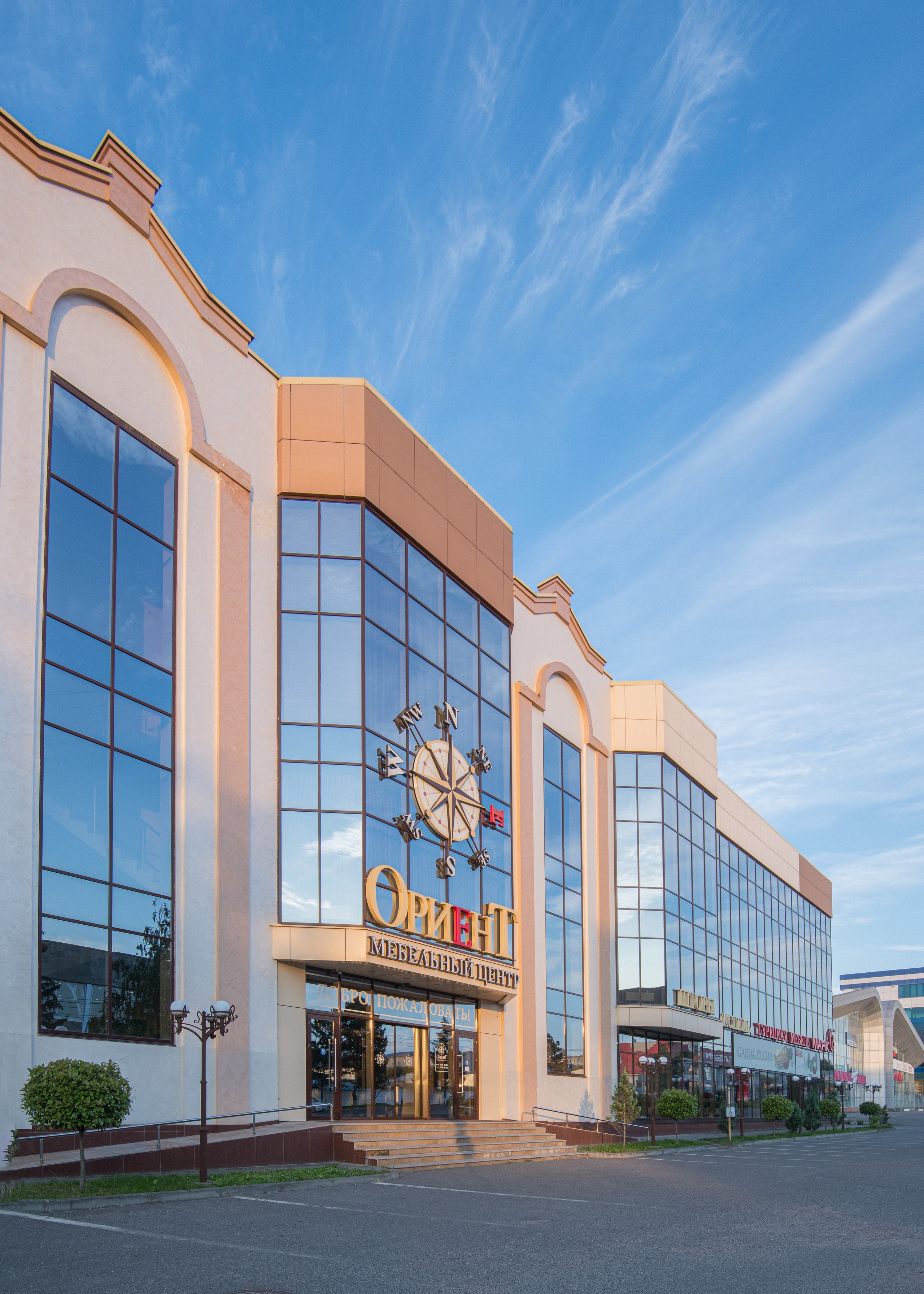 Стеклянные фасады зданий. Профессиональная фотосъемка. Ростов-на-Дону