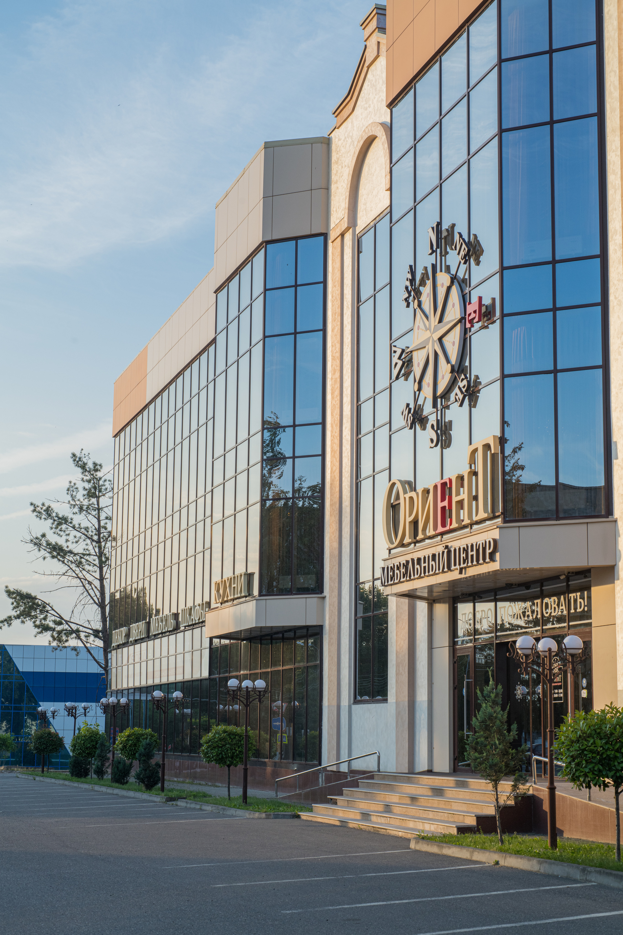 Стеклянные фасады зданий. Профессиональная фотосъемка. Ростов-на-Дону