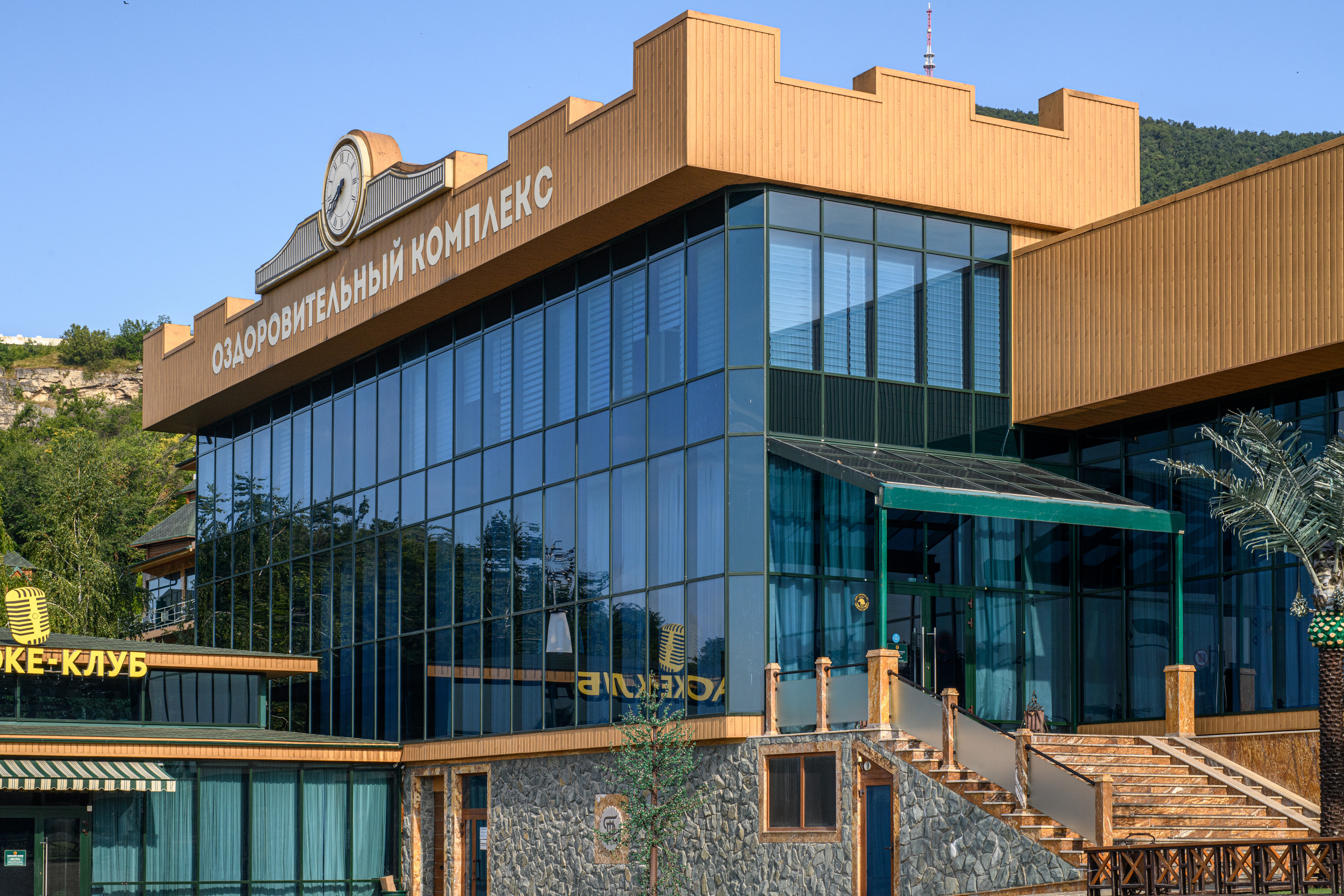 Стеклянные фасады зданий. Профессиональная фотосъемка. Ростов-на-Дону