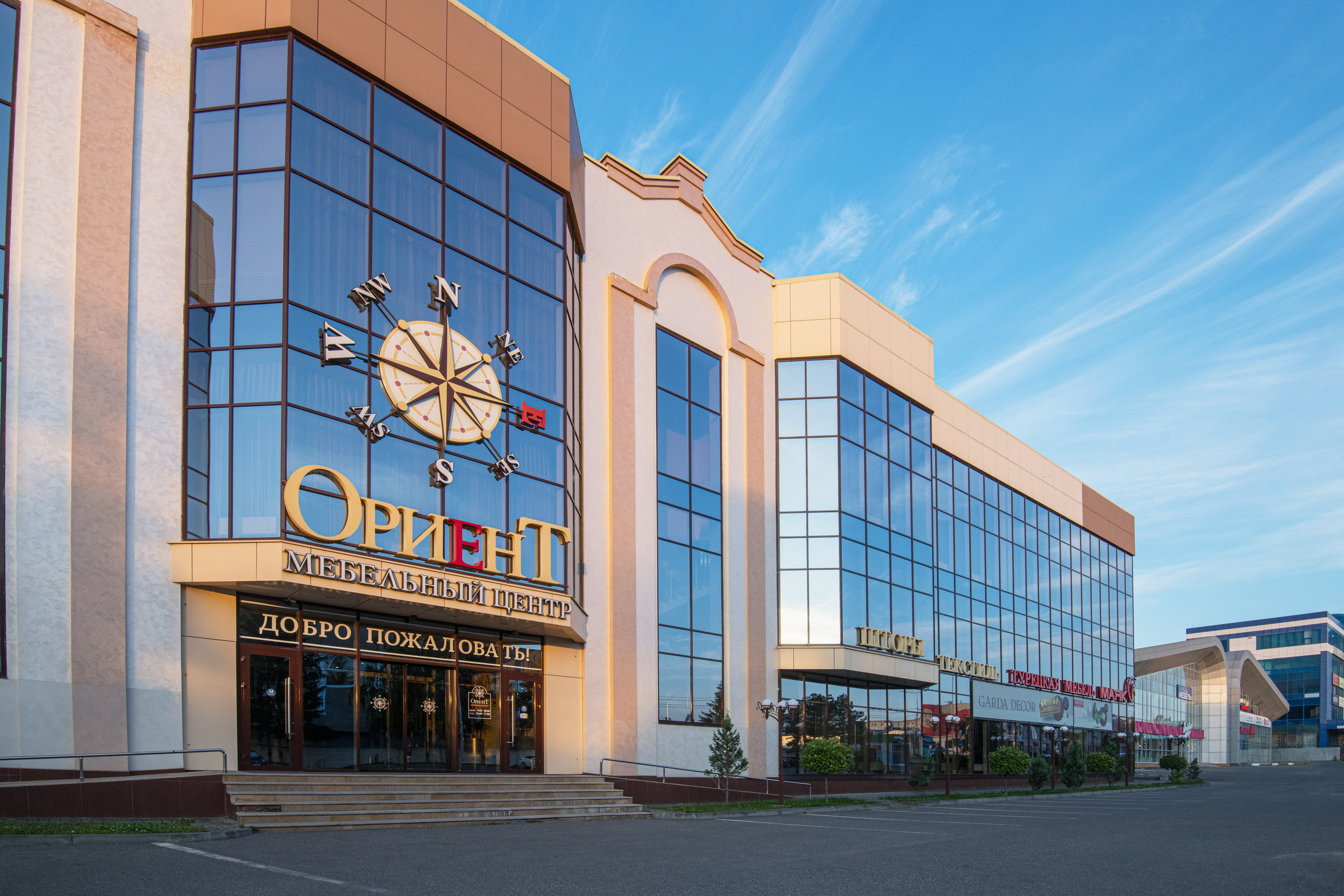 Стеклянные фасады зданий. Профессиональная фотосъемка. Ростов-на-Дону