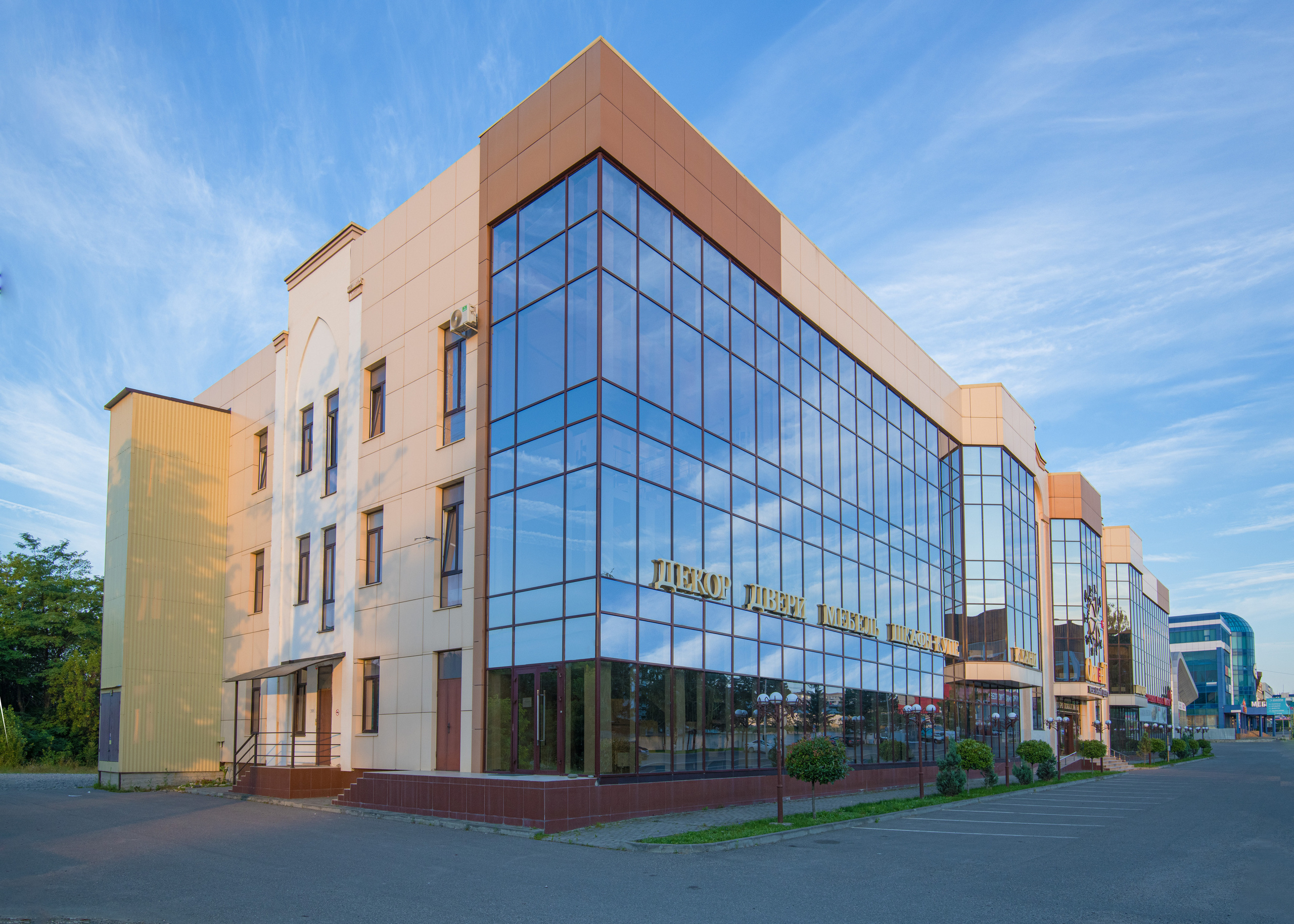 Стеклянные фасады зданий. Профессиональная фотосъемка. Ростов-на-Дону