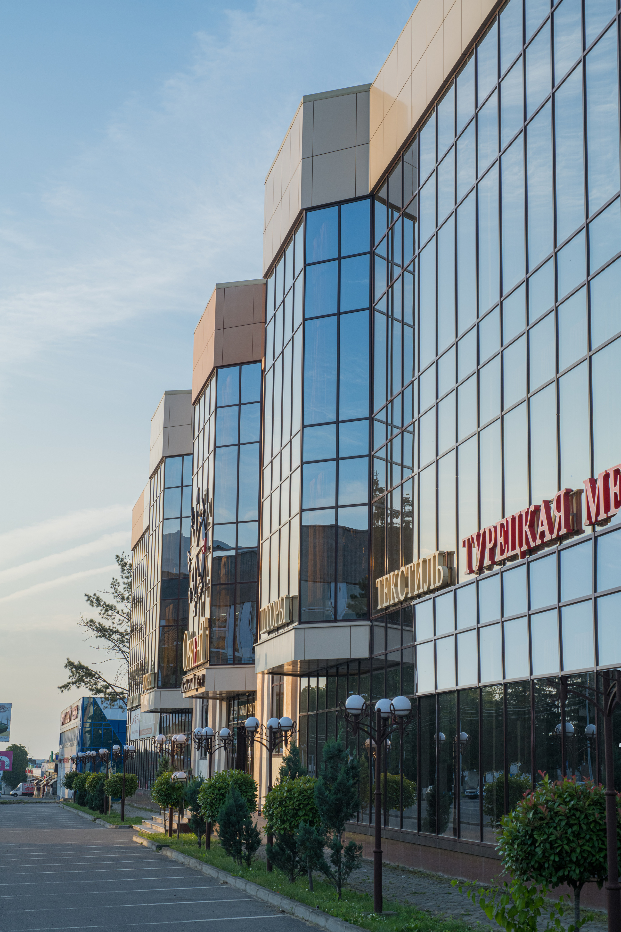 Стеклянные фасады зданий. Профессиональная фотосъемка. Ростов-на-Дону