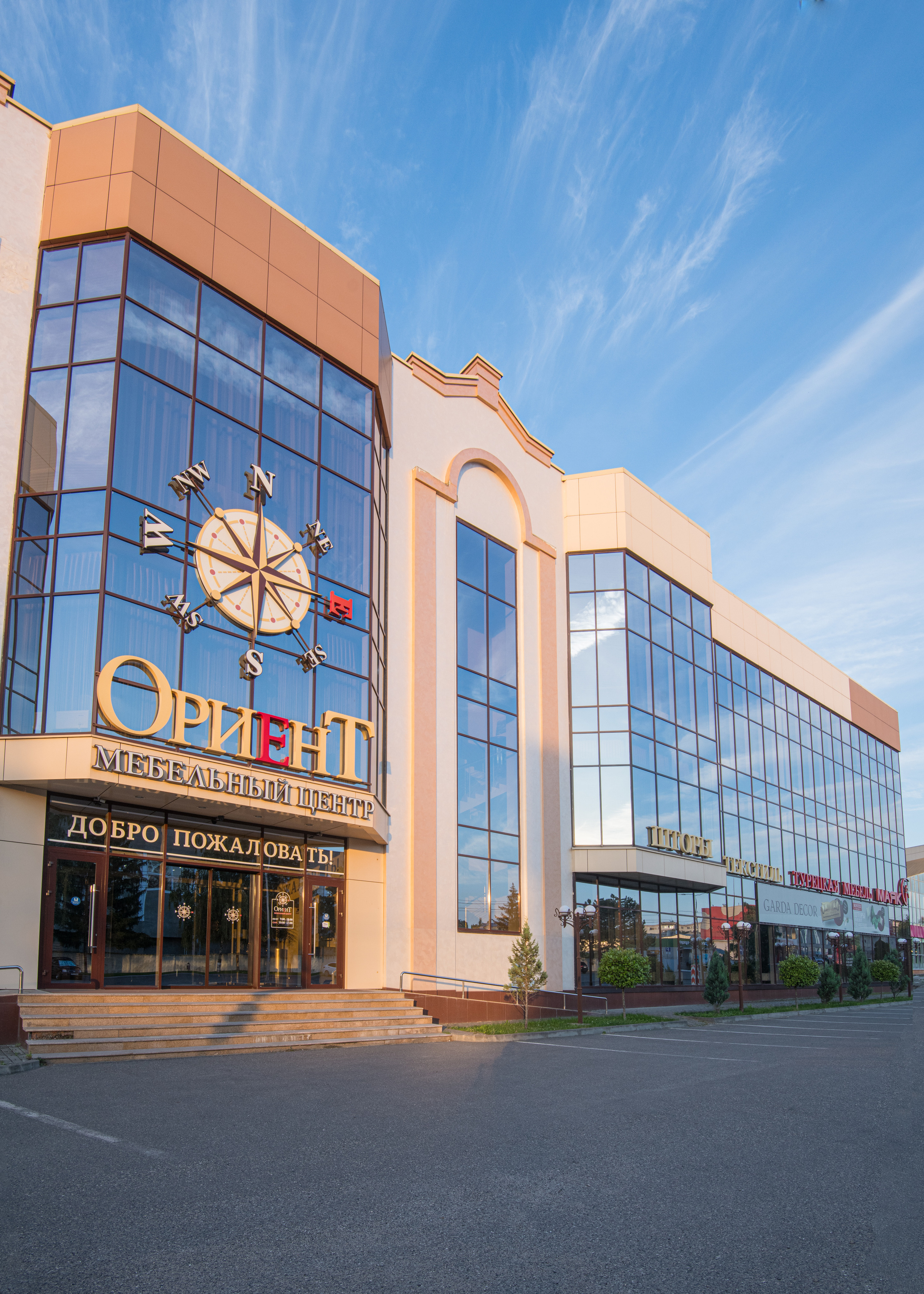 Стеклянные фасады зданий. Профессиональная фотосъемка. Ростов-на-Дону