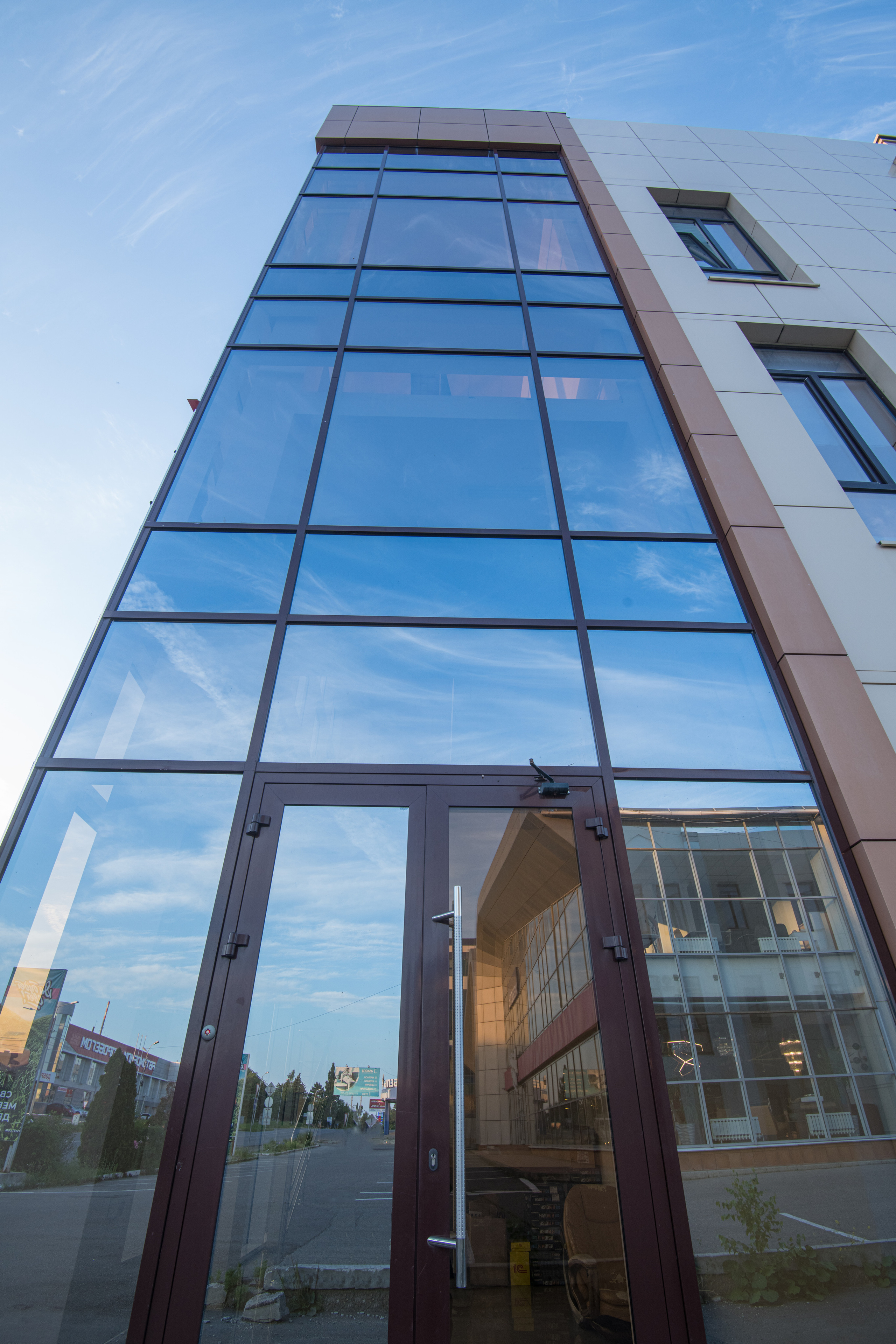 Стеклянные фасады зданий. Профессиональная фотосъемка. Ростов-на-Дону