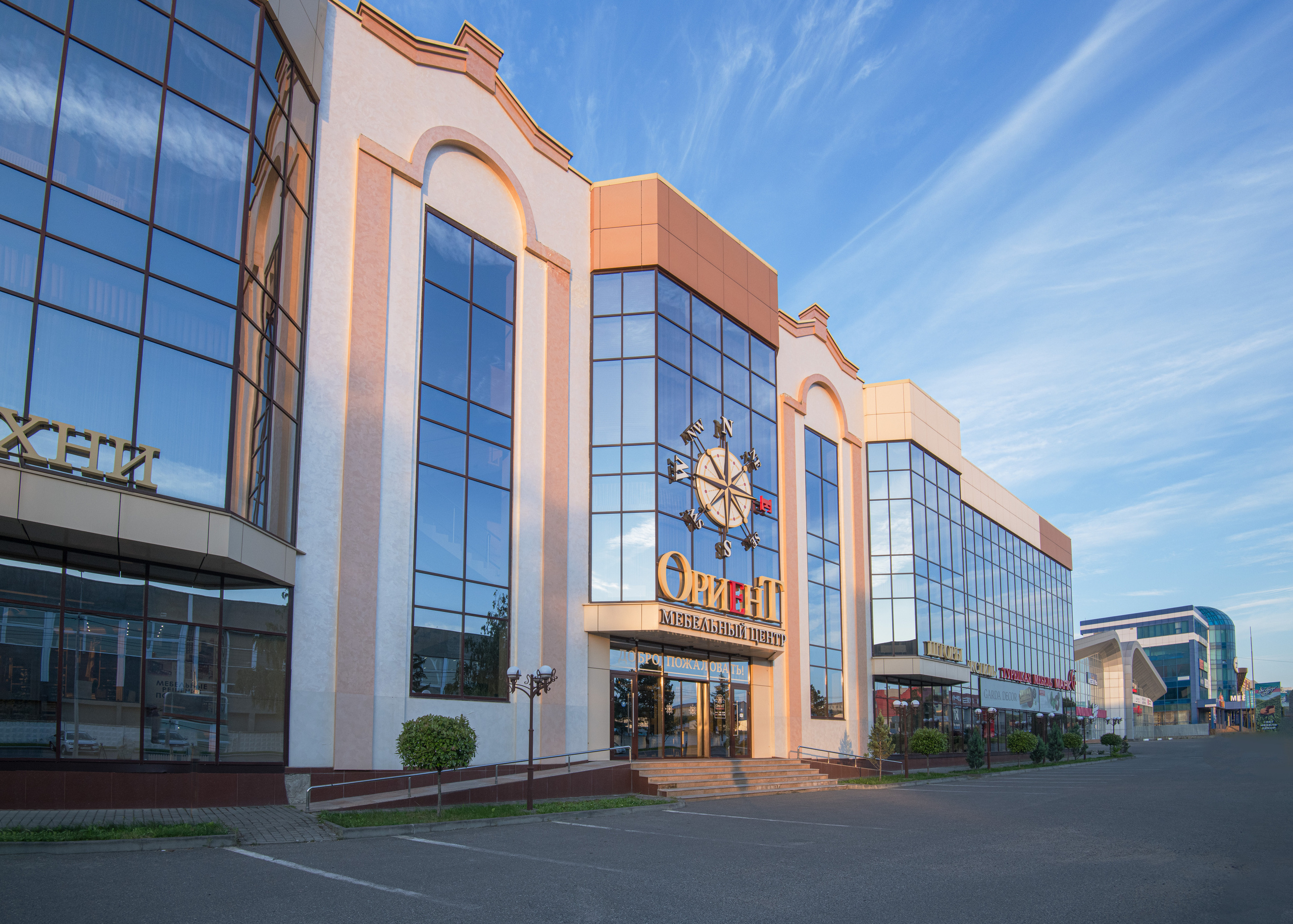 Стеклянные фасады зданий. Профессиональная фотосъемка. Ростов-на-Дону