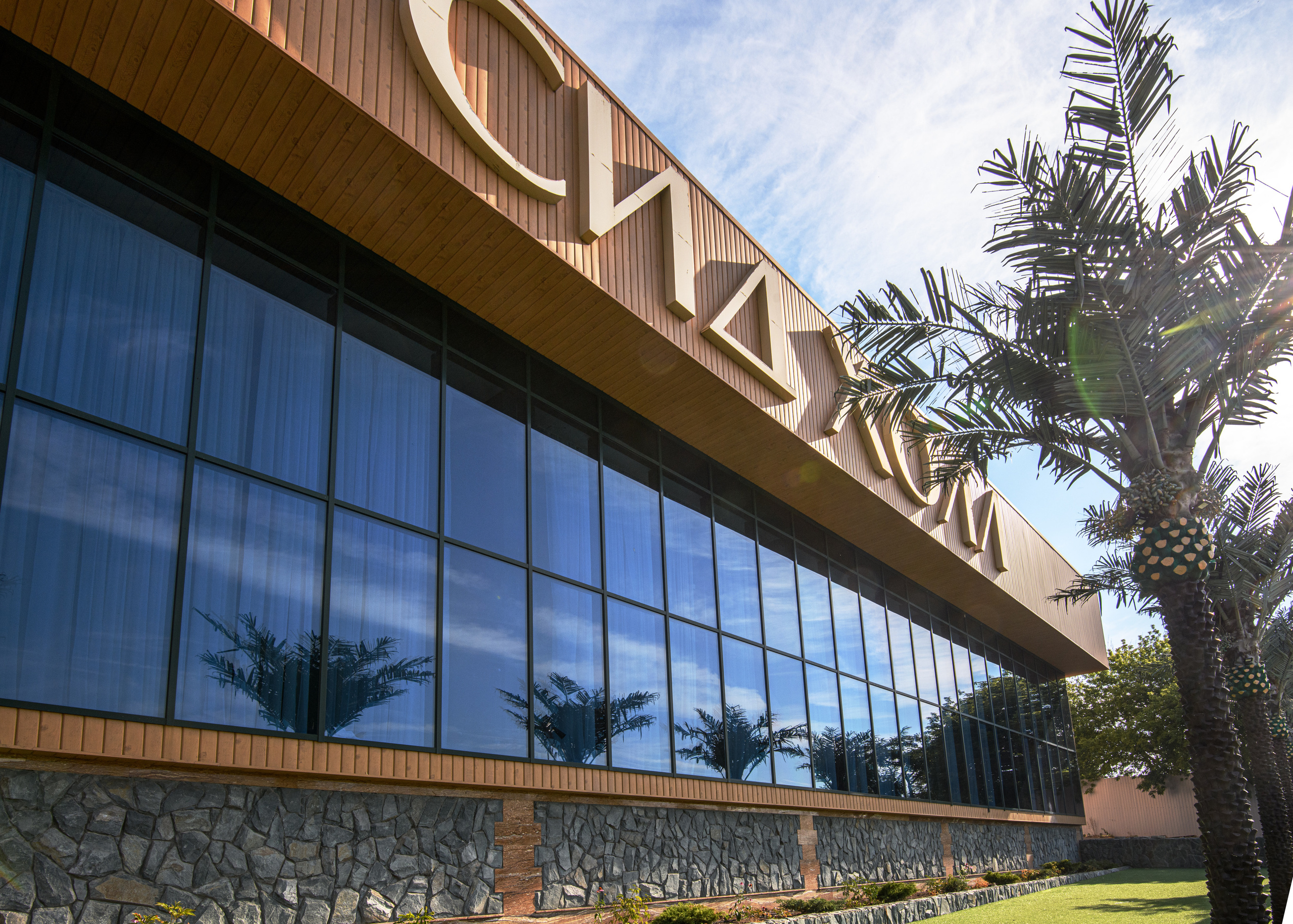 Стеклянные фасады зданий. Профессиональная фотосъемка. Ростов-на-Дону