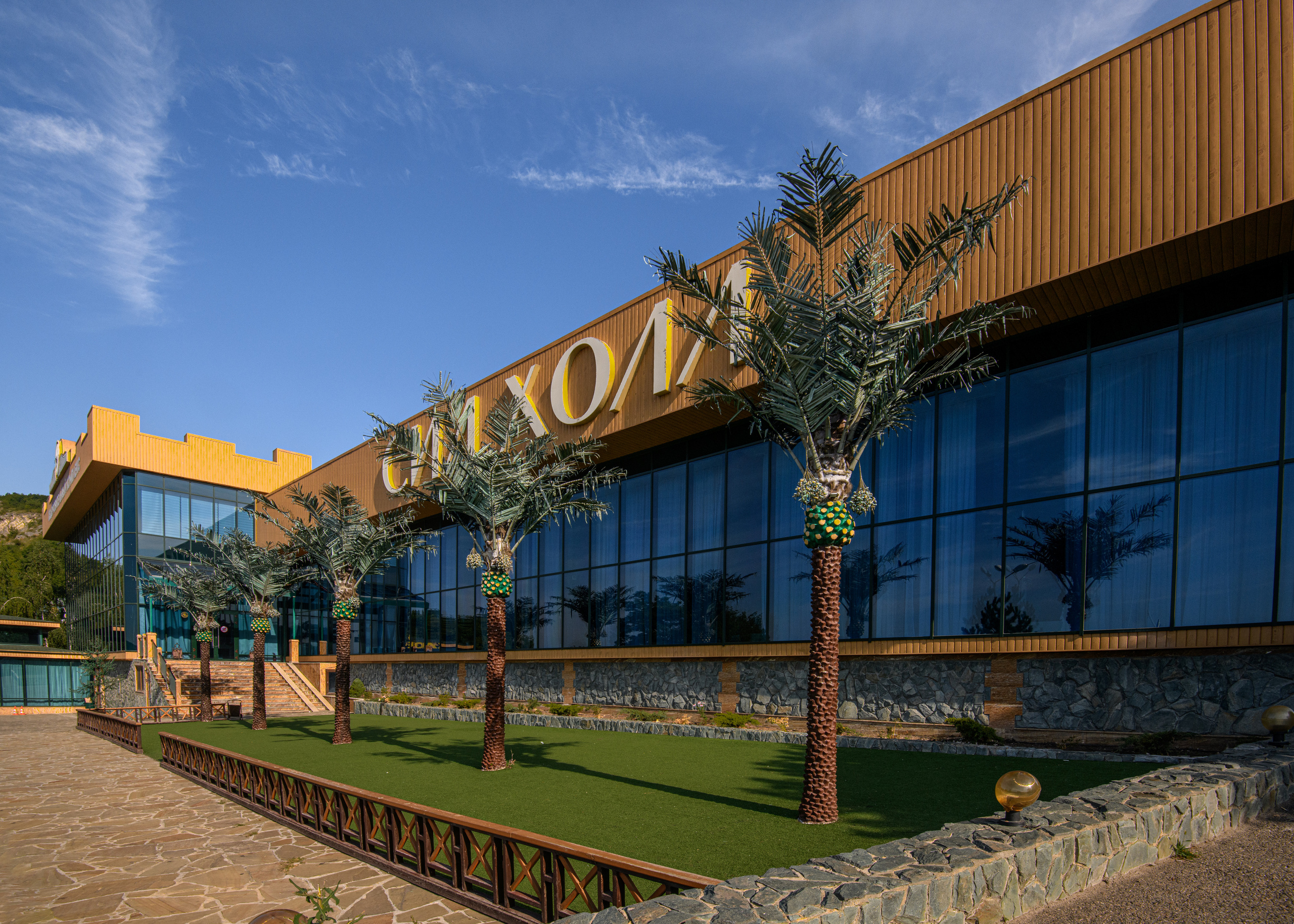 Стеклянные фасады зданий. Профессиональная фотосъемка. Ростов-на-Дону