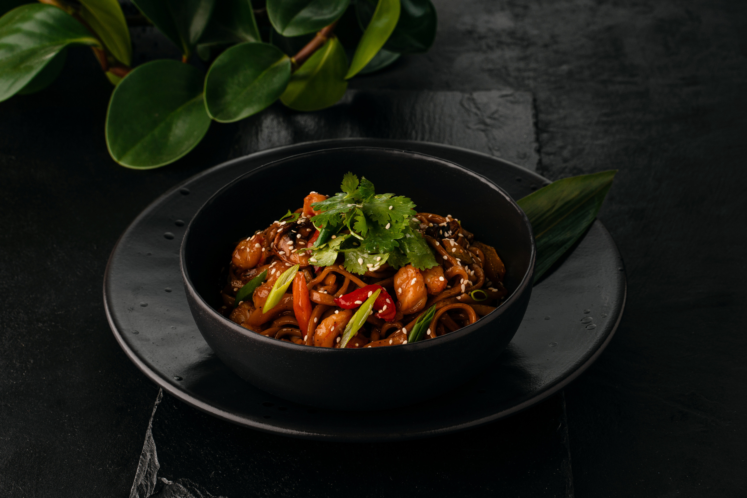 Доставка пан-азиатской и европейской кухни Га-Чё