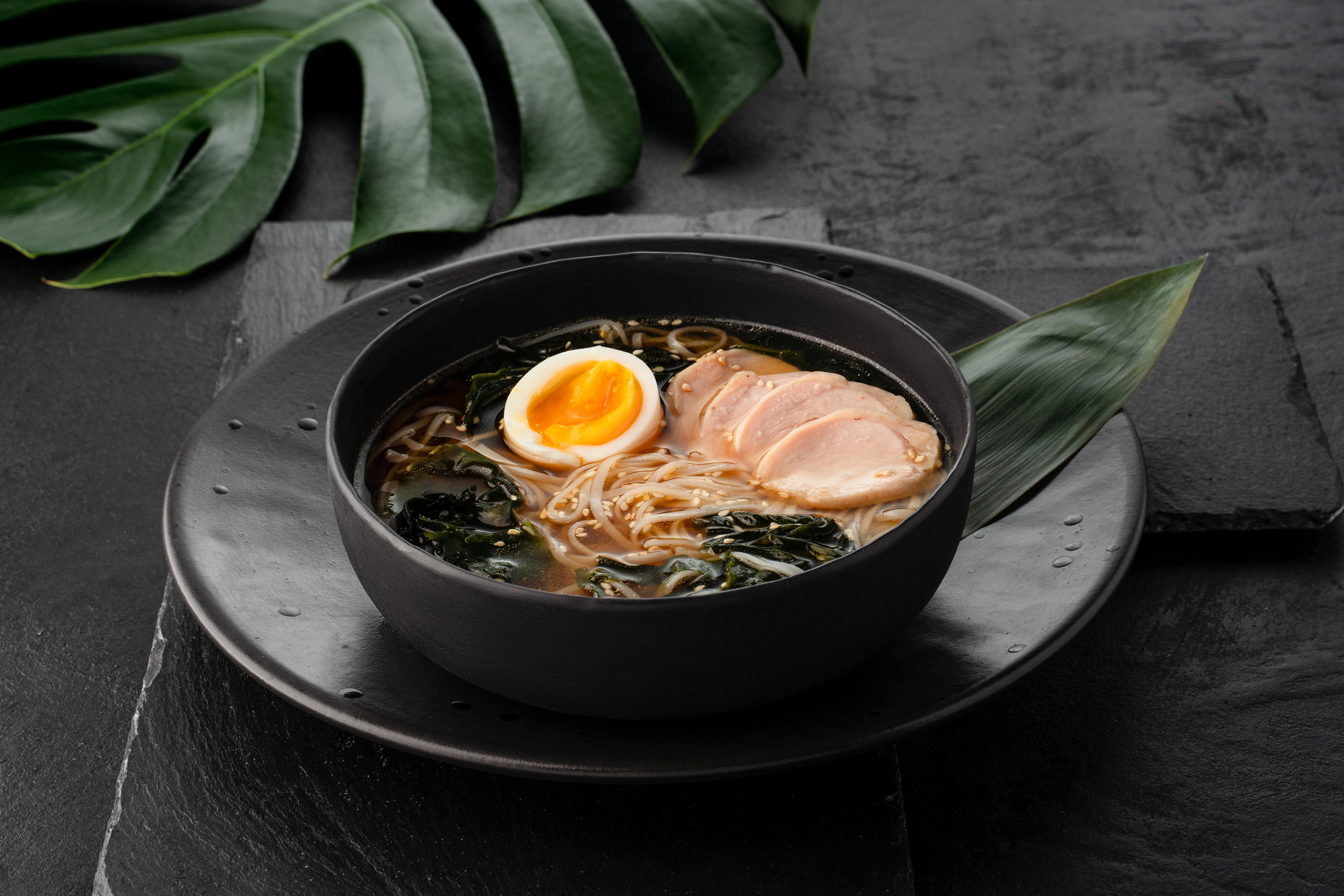 Доставка пан-азиатской и европейской кухни Га-Чё