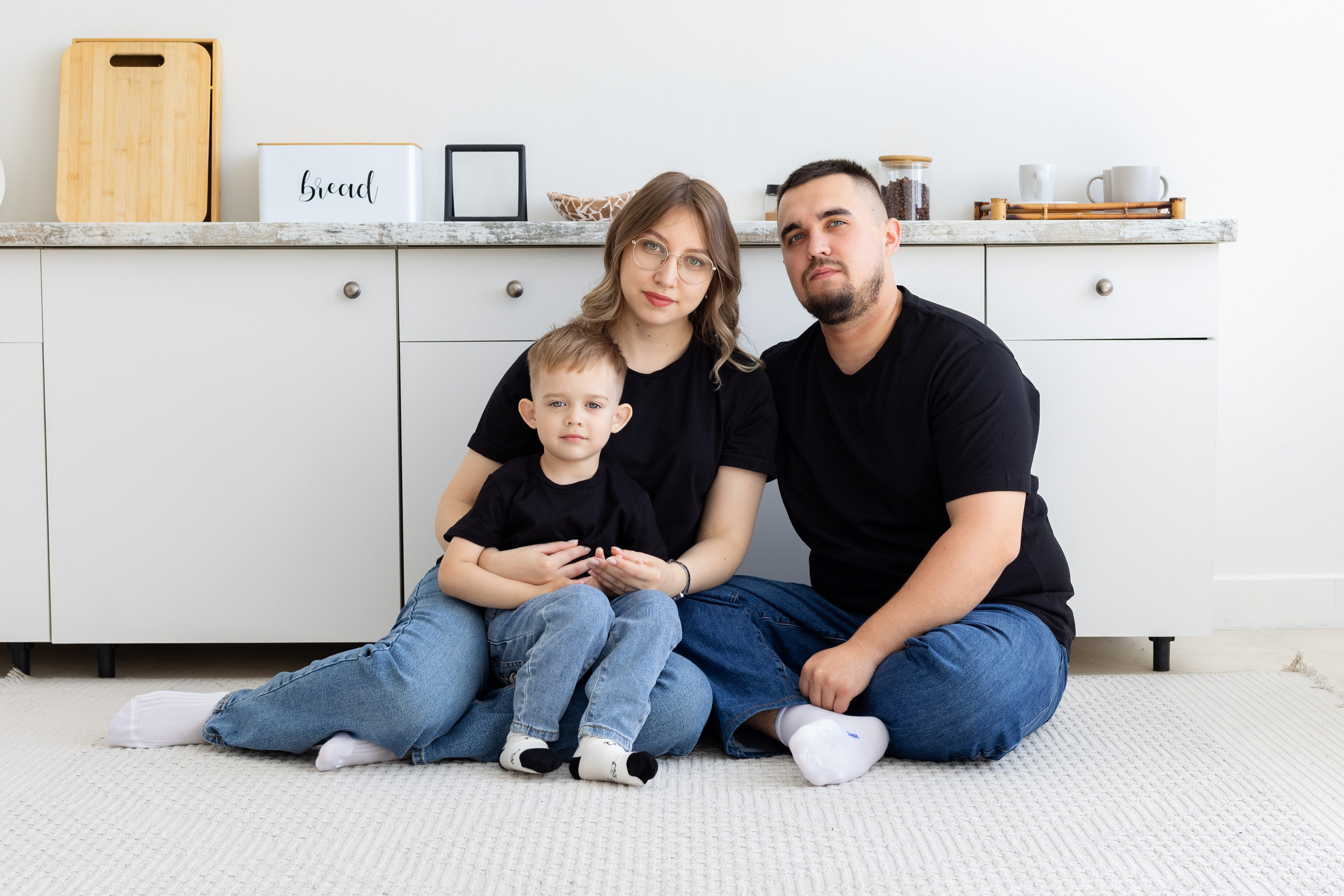 Семейная фотосессия в студии (Михаил, Крестина и Макар). Женский фотограф в Орске Новотроицке Динара Долганова