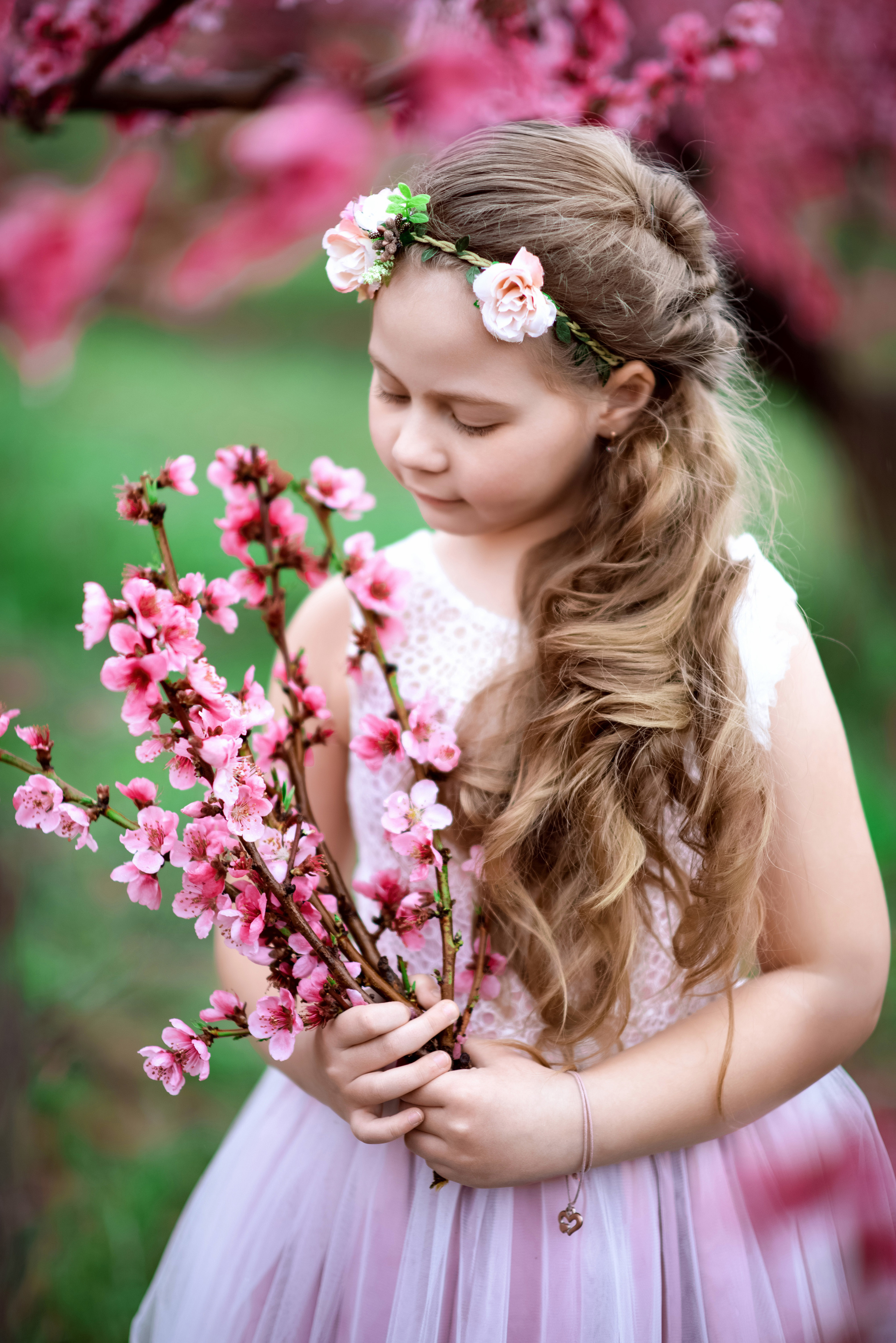Фотосессия среди персиковых садов. Свадебный и семейный фотограф и видеограф, Крым, Москва, Санкт -Петербург
