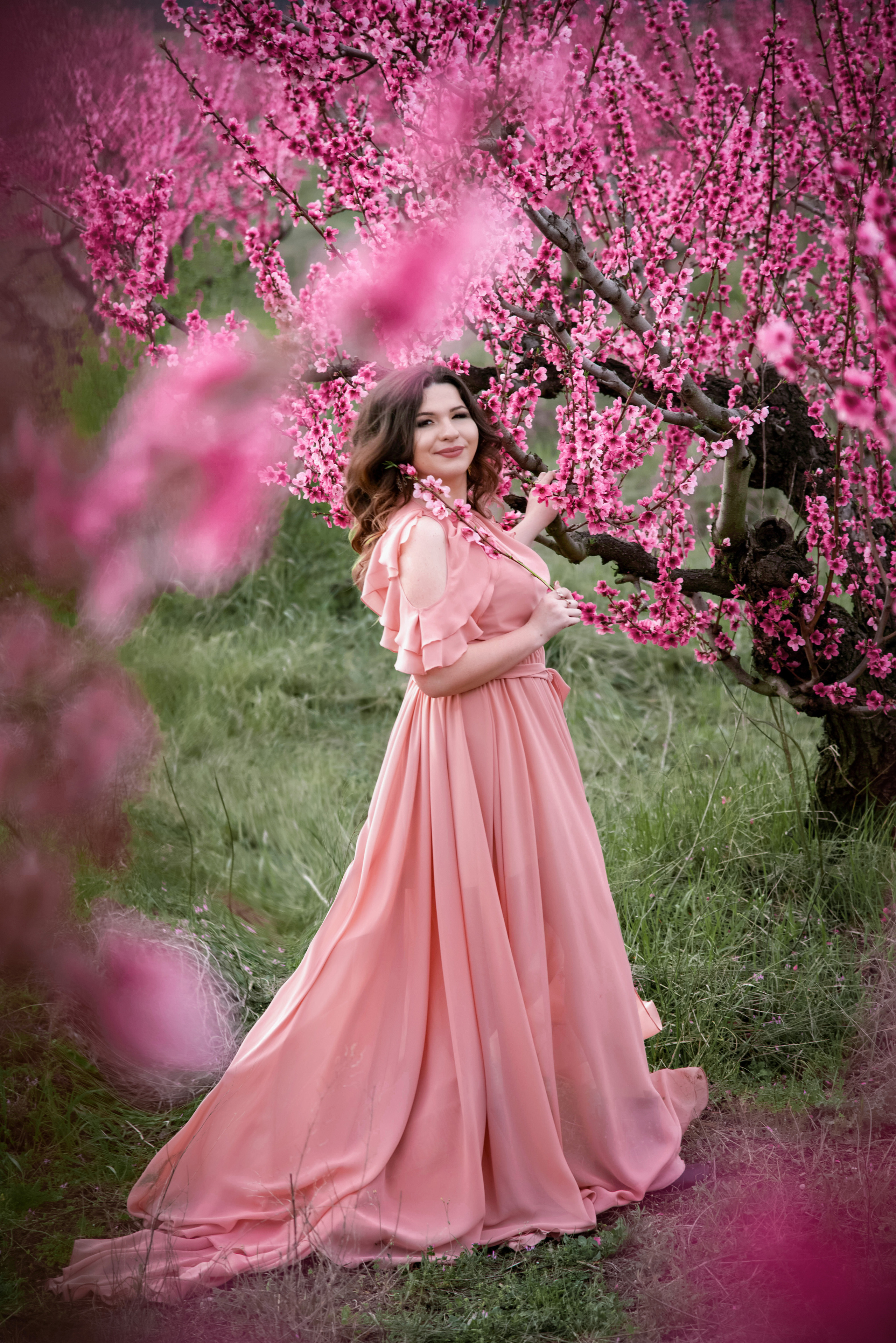Фотосессия среди персиковых садов. Свадебный и семейный фотограф и видеограф, Крым, Москва, Санкт -Петербург