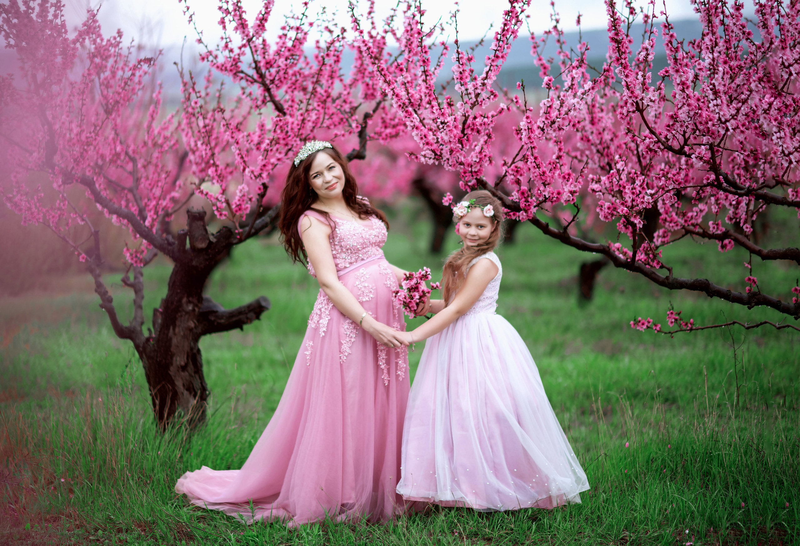 Фотосессия среди персиковых садов. Свадебный и семейный фотограф и видеограф, Крым, Москва, Санкт -Петербург