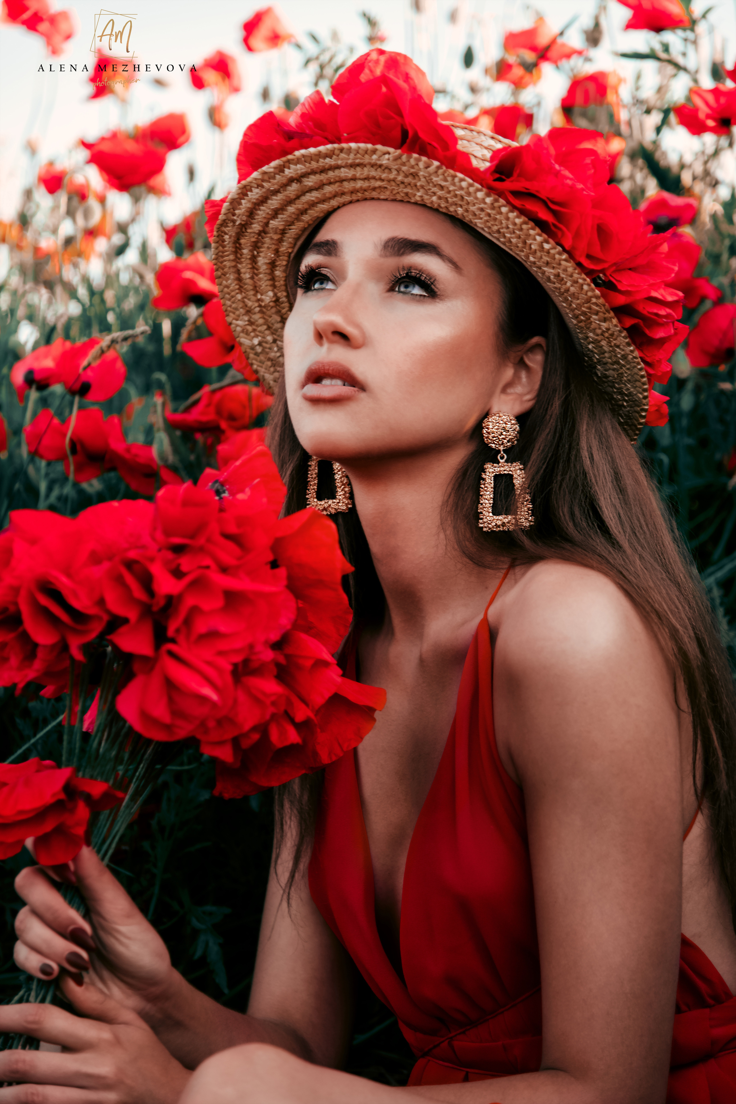 фотосессия в маках ,девушка на простынях в маковом поле, маки Крым ,фотосессия Крым ,фотограф Крым ,фотосессия на маковом поле 