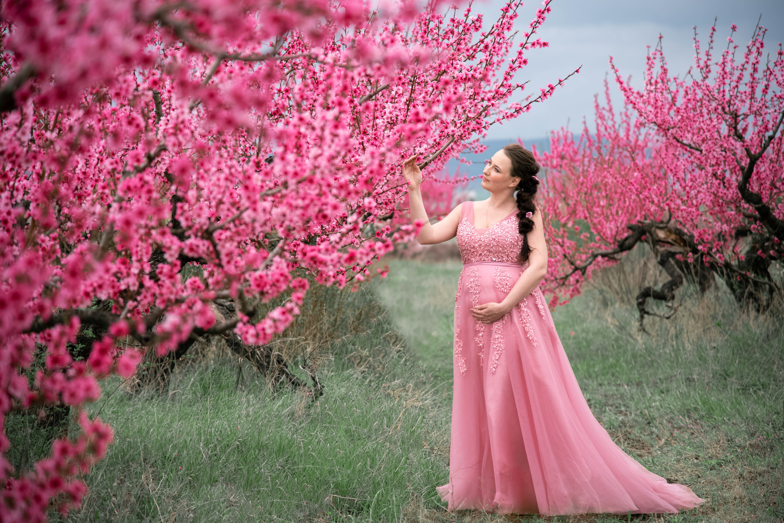 Фотосессия среди персиковых садов. Свадебный и семейный фотограф и видеограф, Крым, Москва, Санкт -Петербург