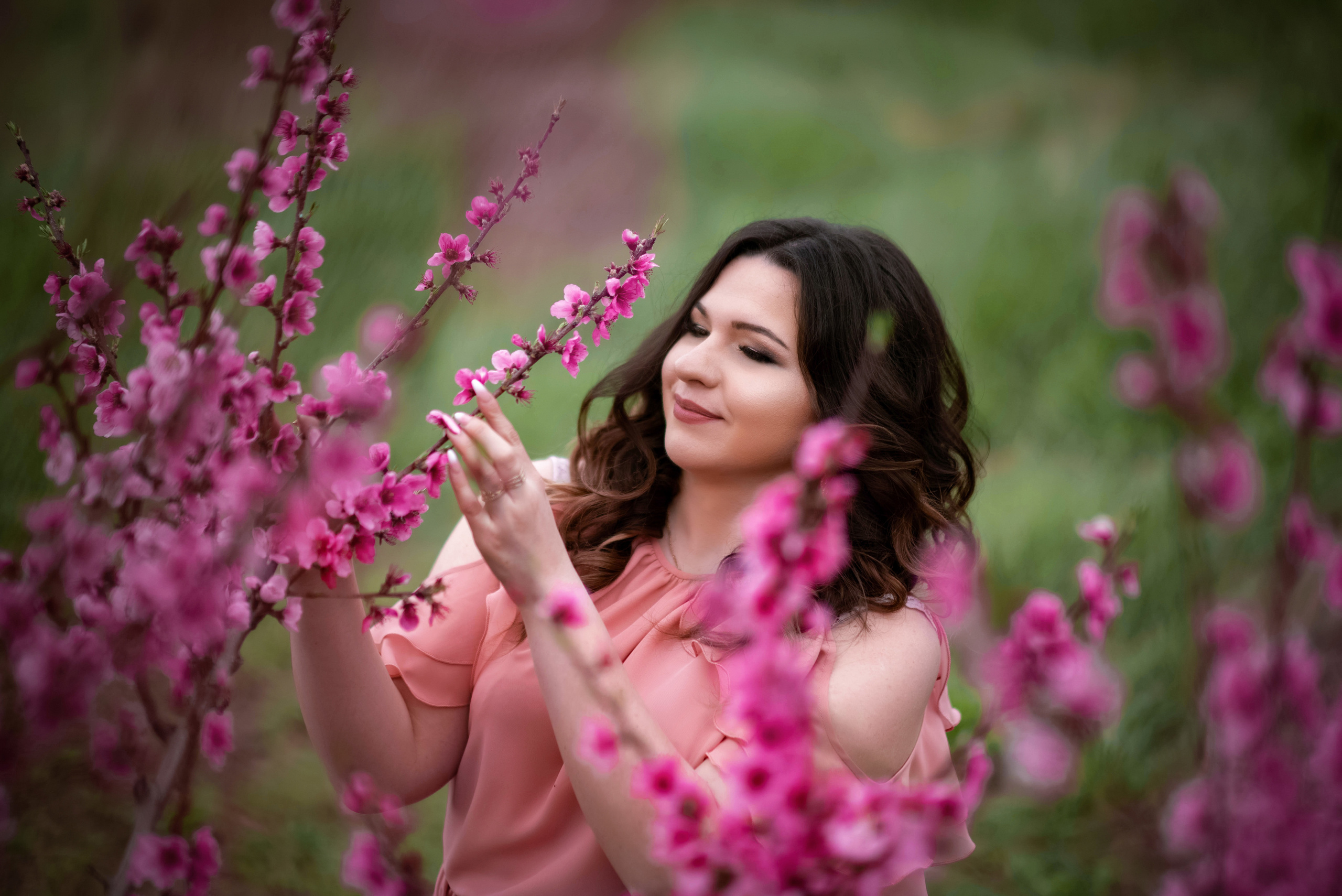 Фотосессия среди персиковых садов. Свадебный и семейный фотограф и видеограф, Крым, Москва, Санкт -Петербург