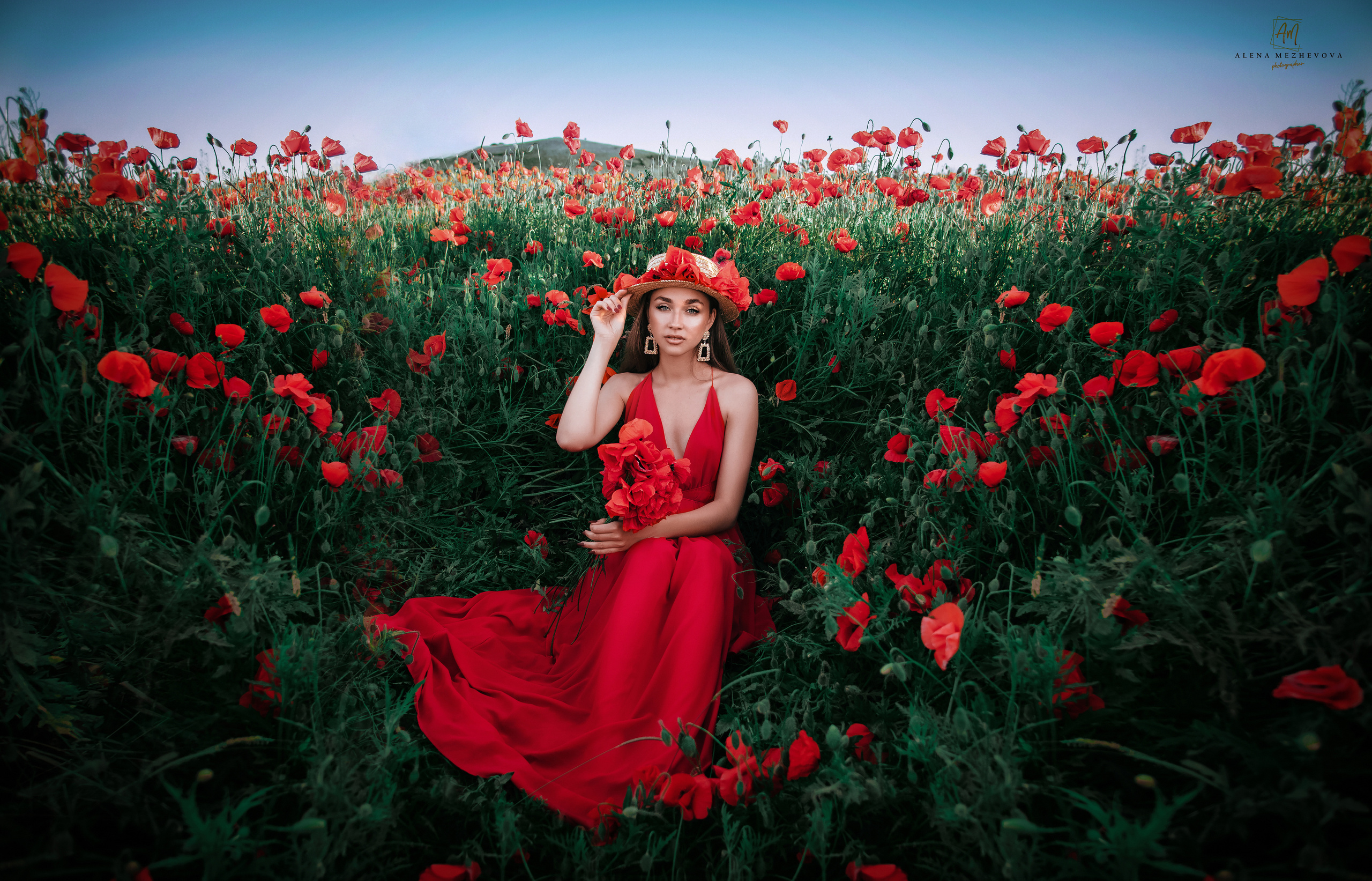фотосессия в маках ,девушка на простынях в маковом поле, маки Крым ,фотосессия Крым ,фотограф Крым ,фотосессия на маковом поле 