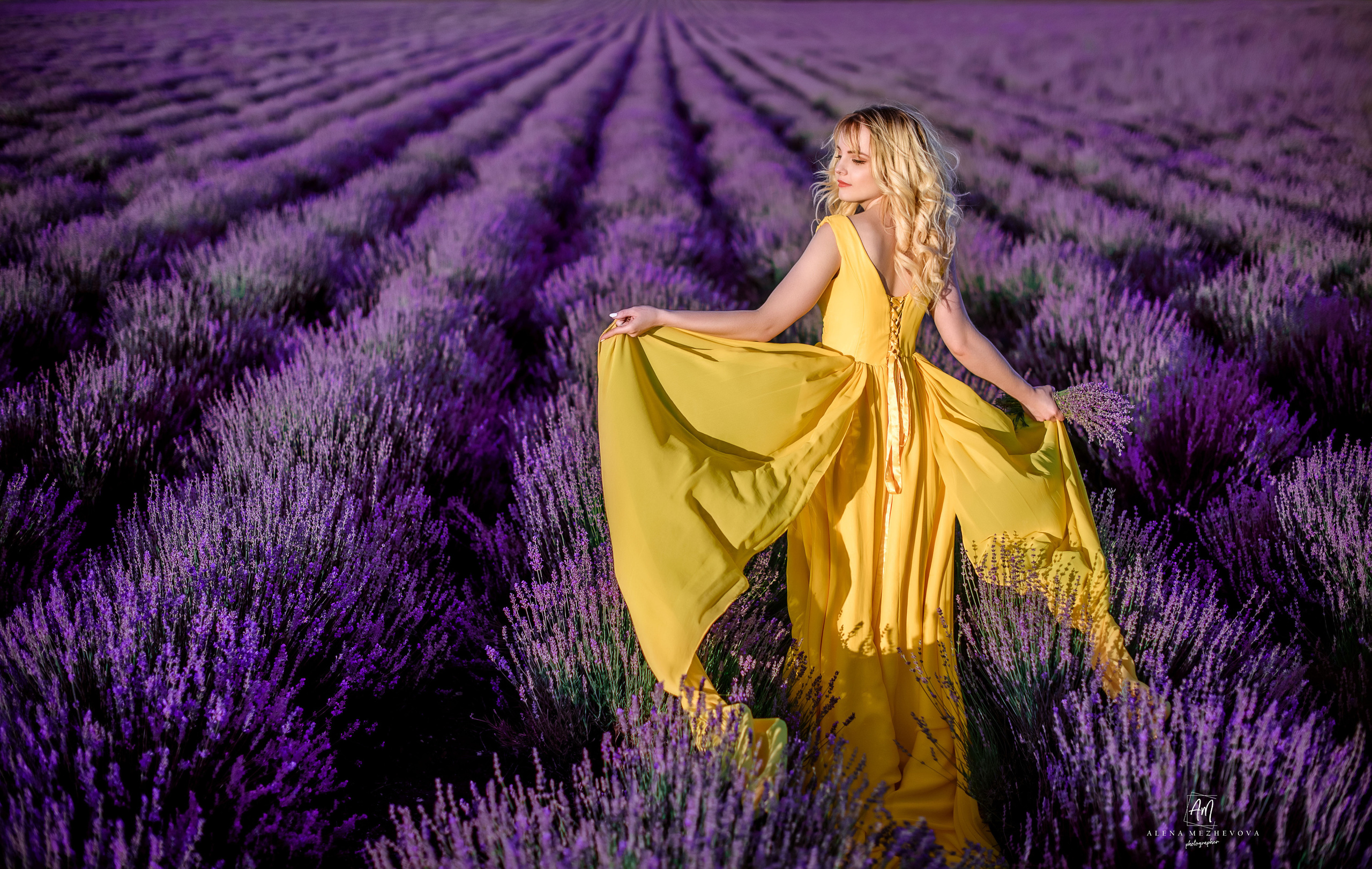 Фотосессия в лаванде. Свадебный и семейный фотограф и видеограф, Крым, Москва, Санкт -Петербург