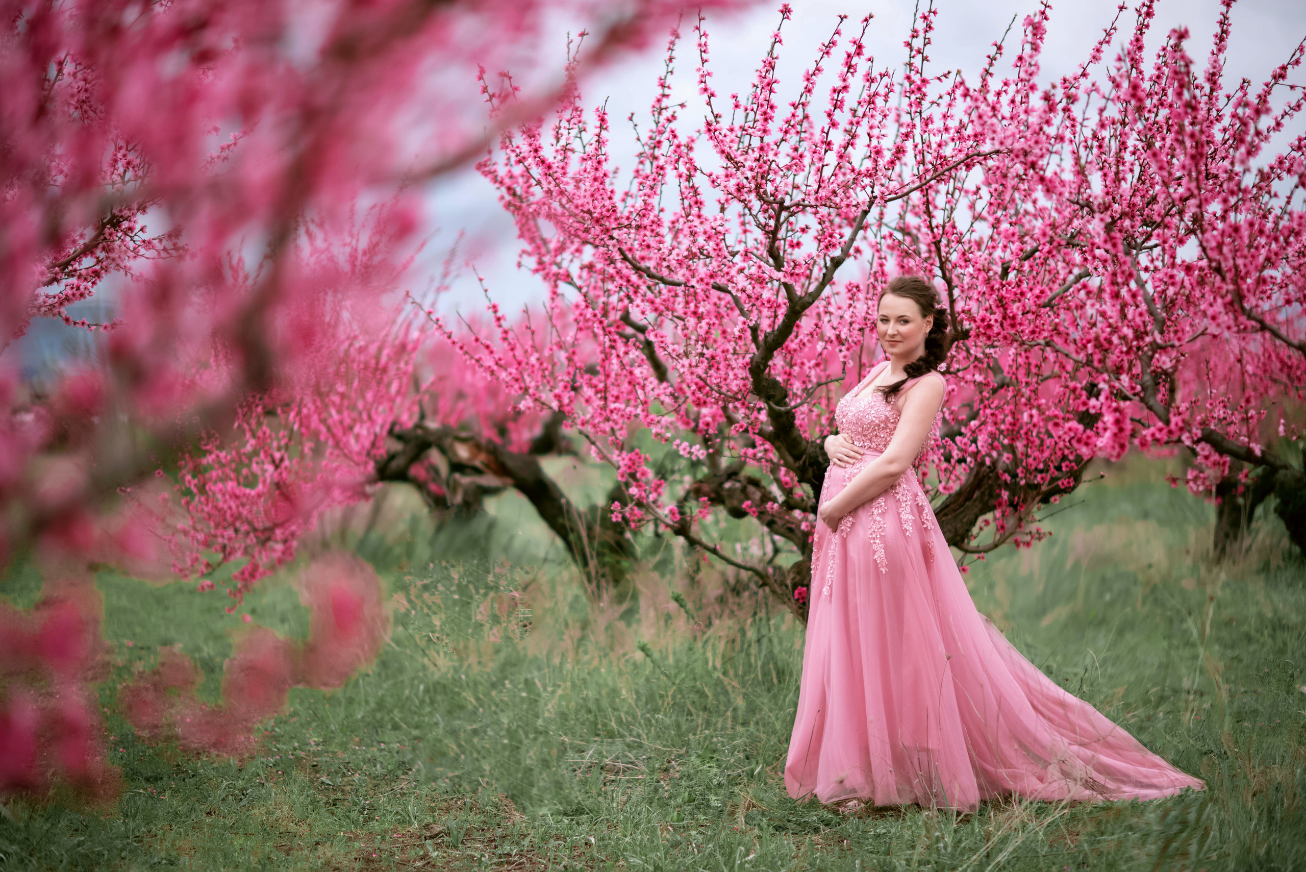 Фотосессия среди персиковых садов. Свадебный и семейный фотограф и видеограф, Крым, Москва, Санкт -Петербург