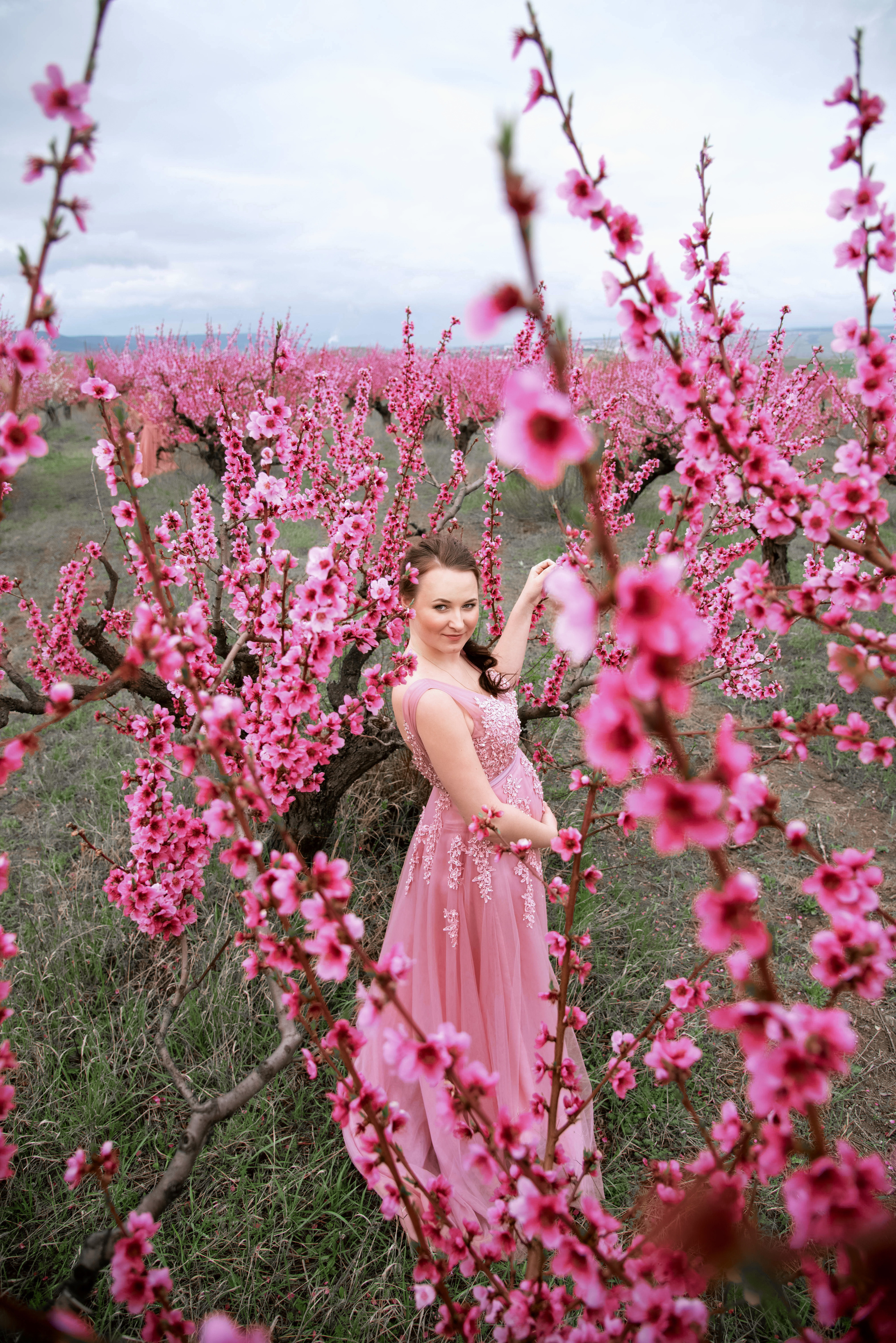 Фотосессия среди персиковых садов. Свадебный и семейный фотограф и видеограф, Крым, Москва, Санкт -Петербург