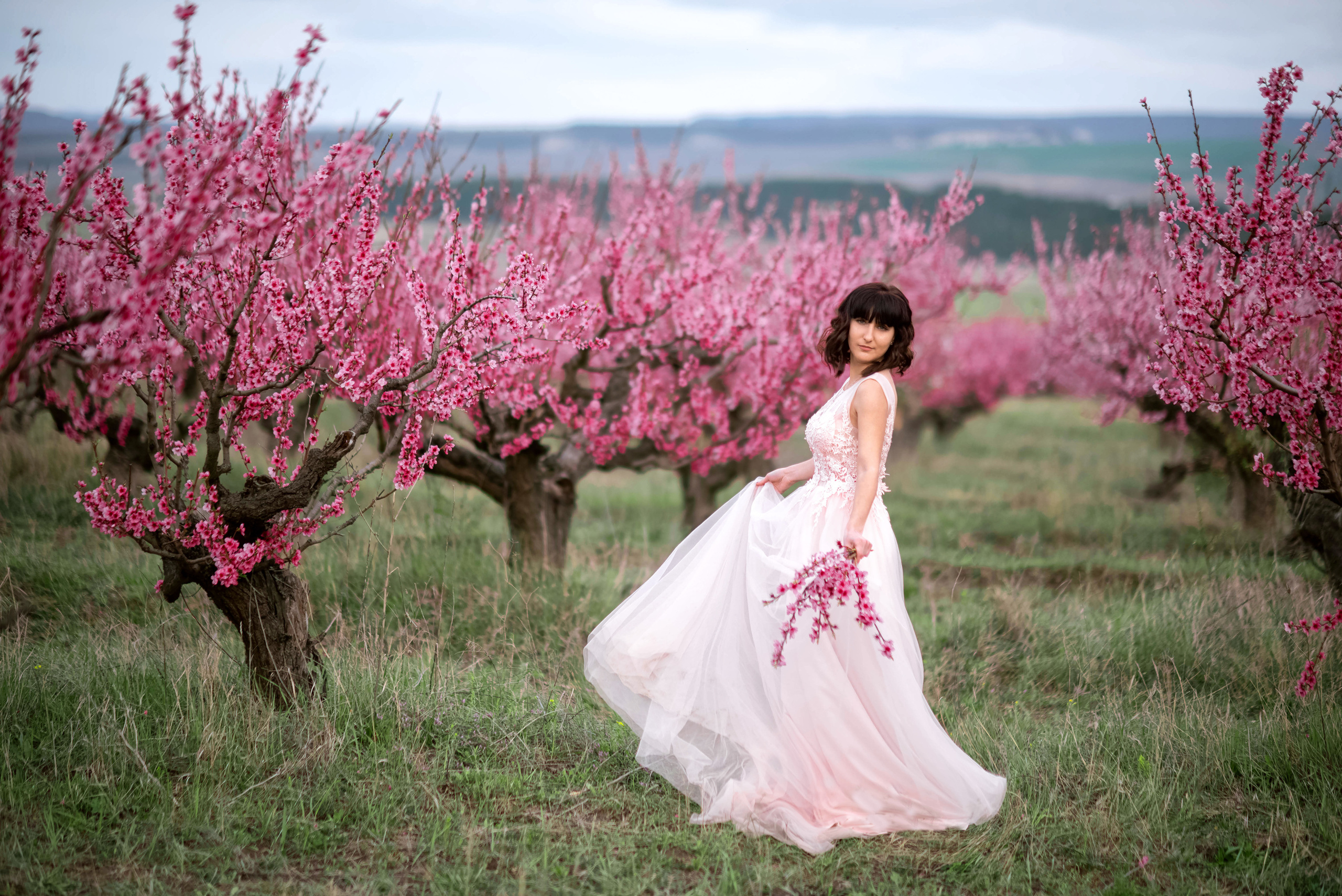 Фотосессия среди персиковых садов. Свадебный и семейный фотограф и видеограф, Крым, Москва, Санкт -Петербург