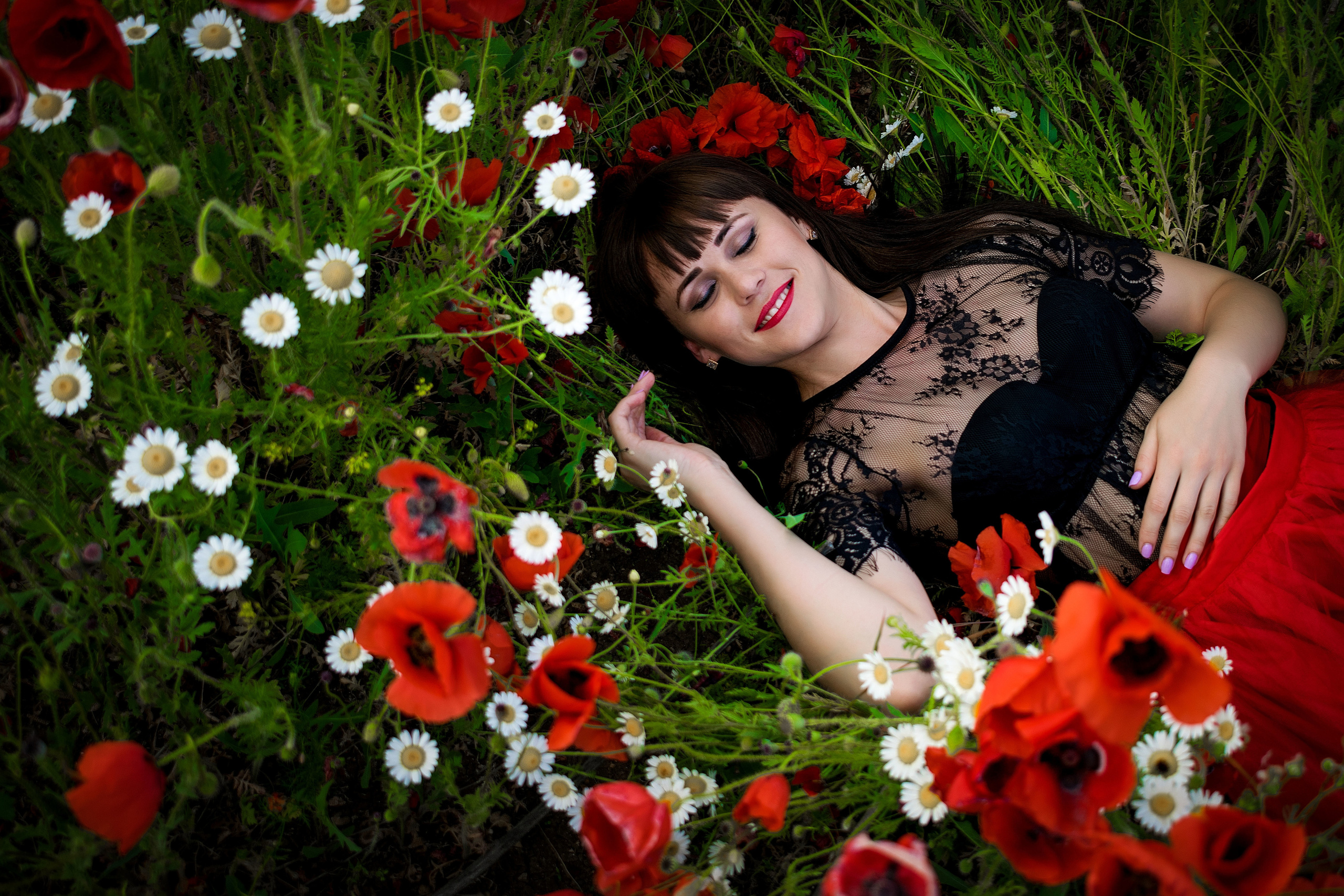 фотосессия в маках ,девушка на простынях в маковом поле, маки Крым ,фотосессия Крым ,фотограф Крым ,фотосессия на маковом поле 