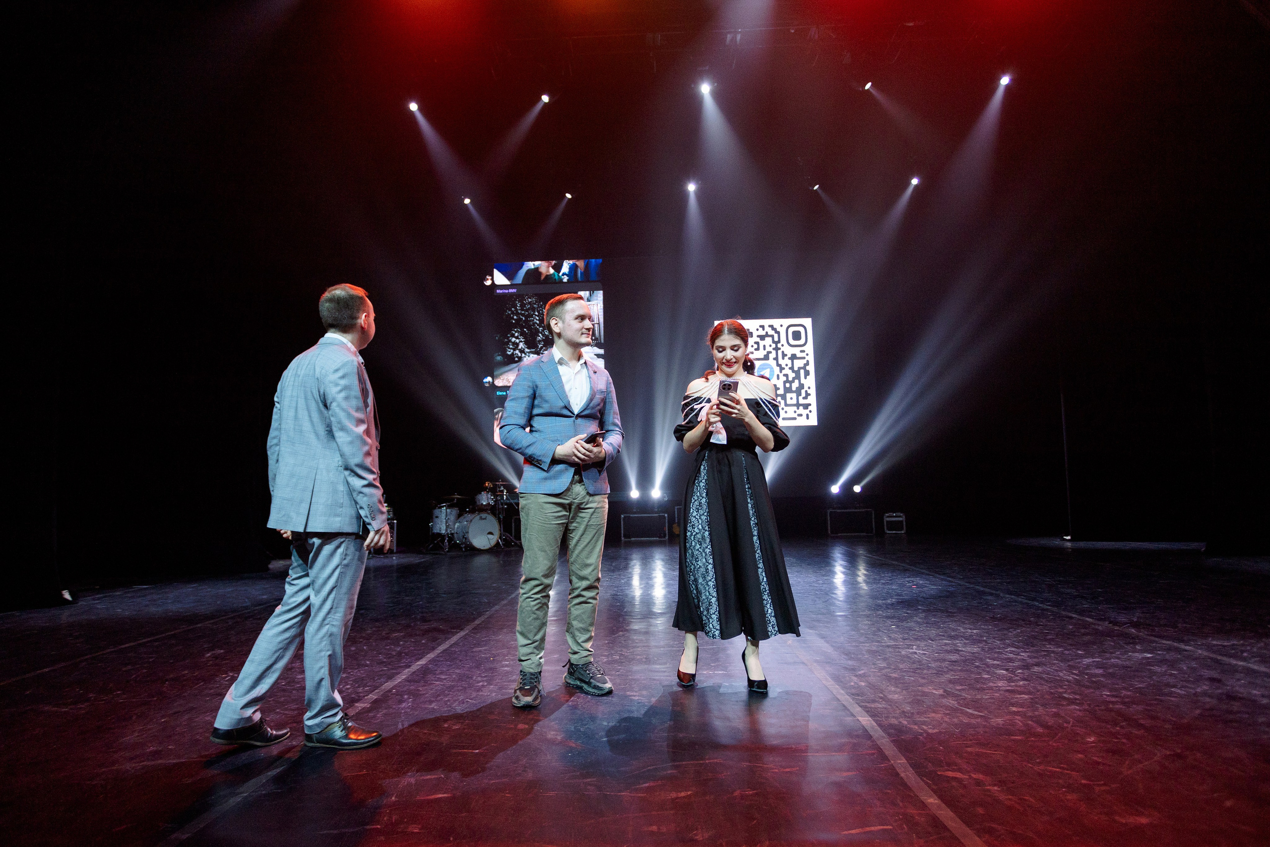 РЕПОРТАЖ: НОВЫЙ ГОД В ДК МЕТАЛЛУРГ. Профессиональный фотограф в Ижевске Леша Петров