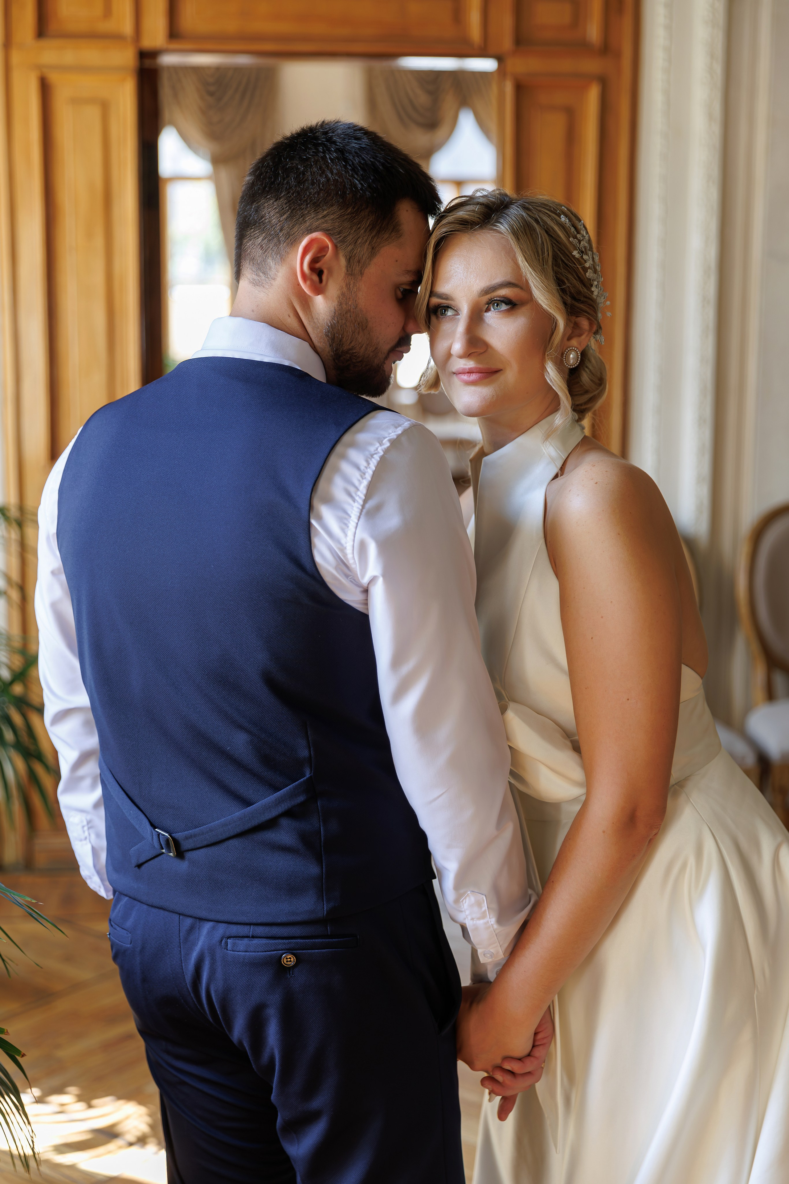 Свадебная фотосессия в библиотеке-читальне им А. С. Пушкина. Свадебный фотограф Москва и МО Сергей Киржаев