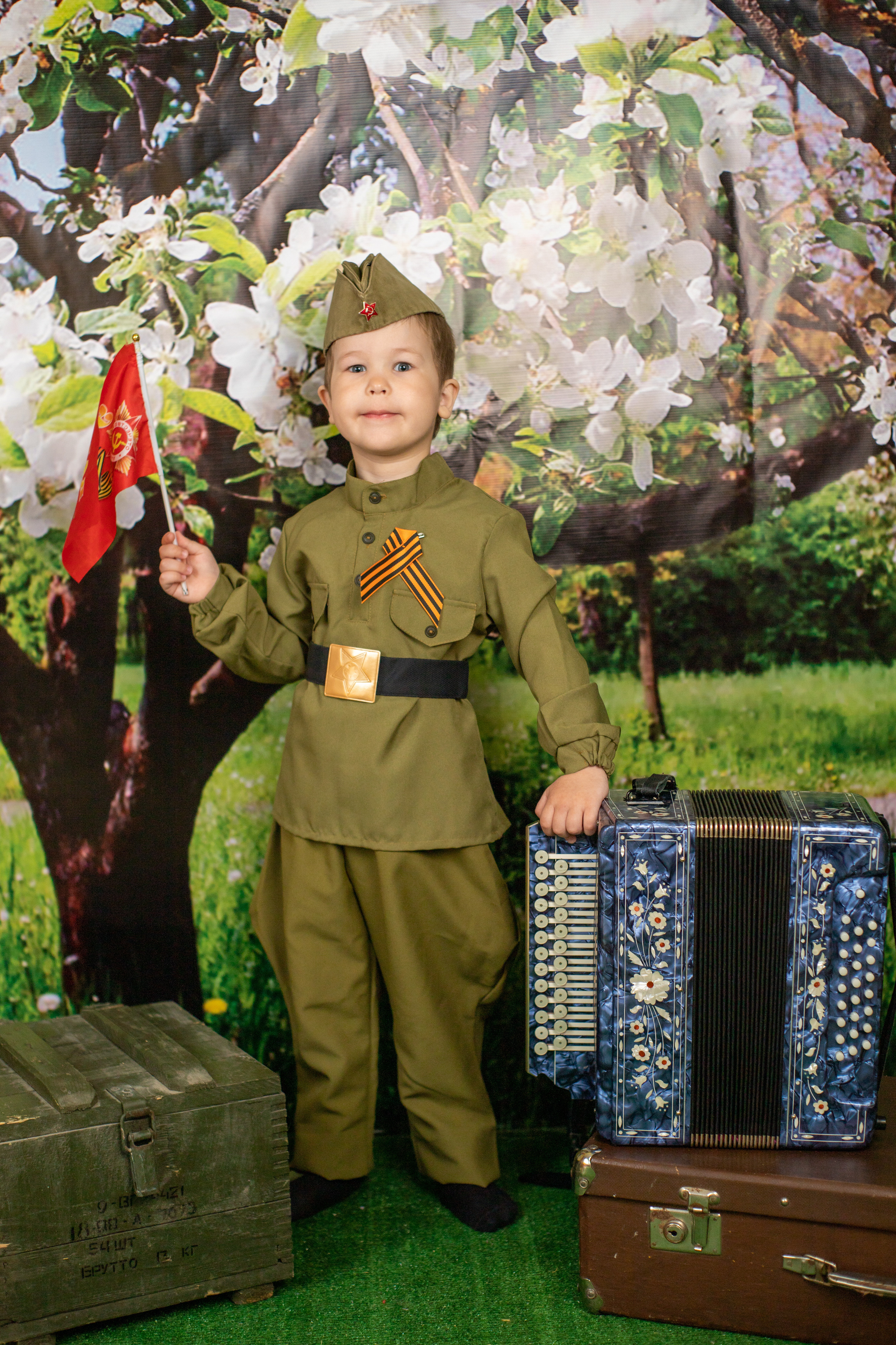 9 мая. Альбомы с самого детства. +79237847111