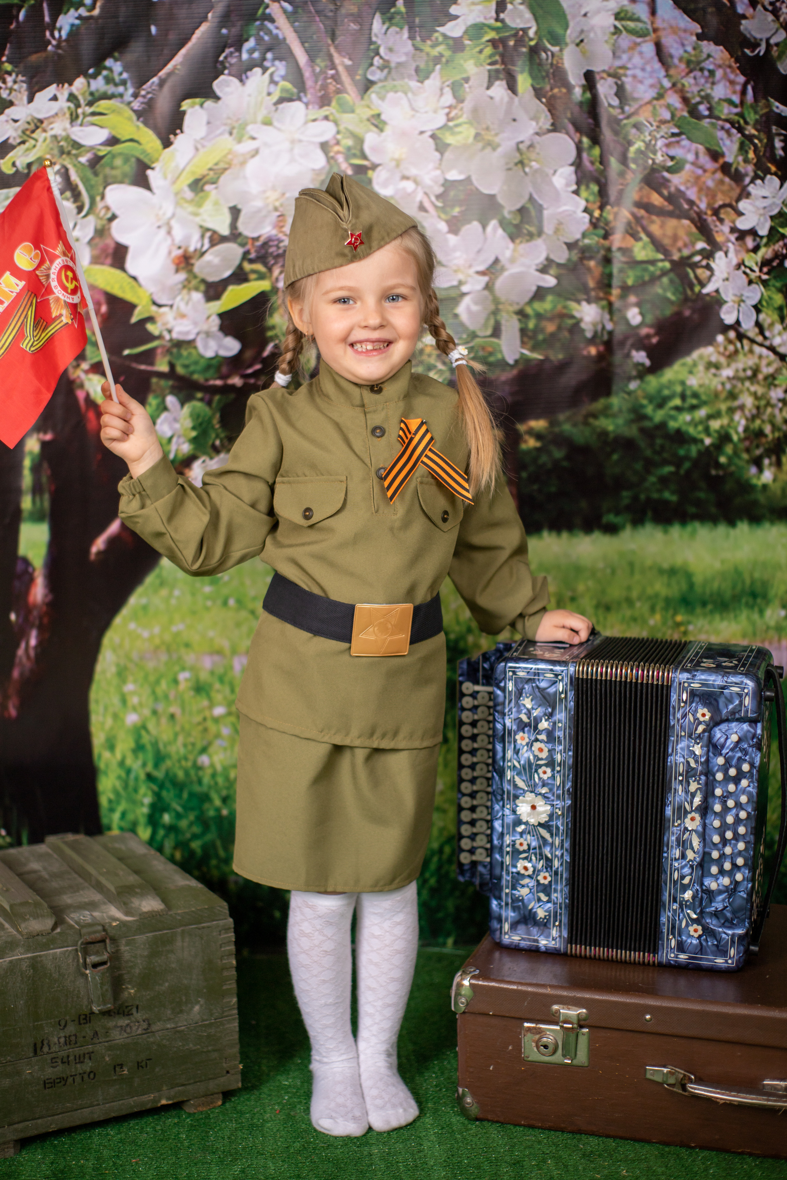 9 мая. Альбомы с самого детства. +79237847111