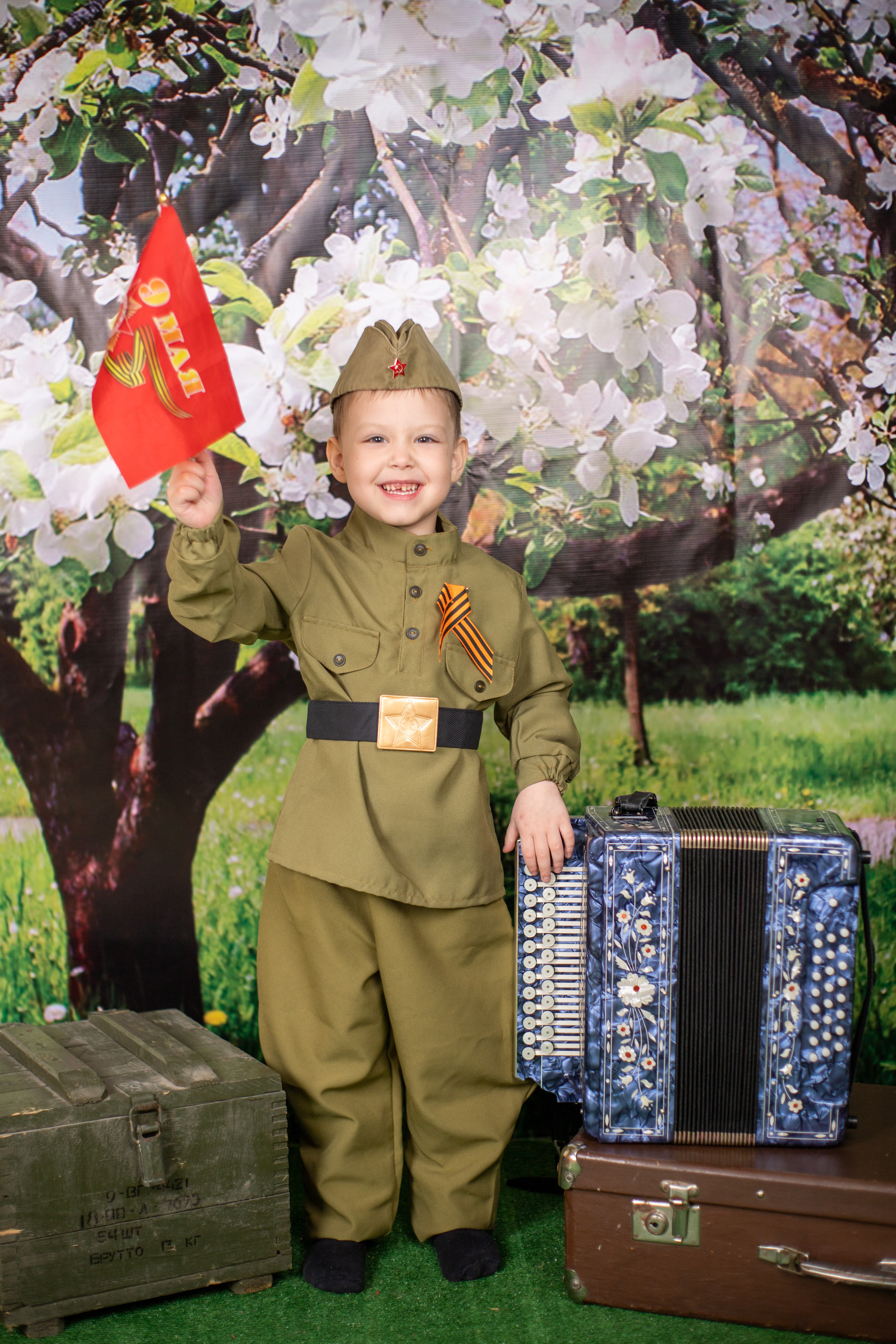 9 мая. Альбомы с самого детства. +79237847111